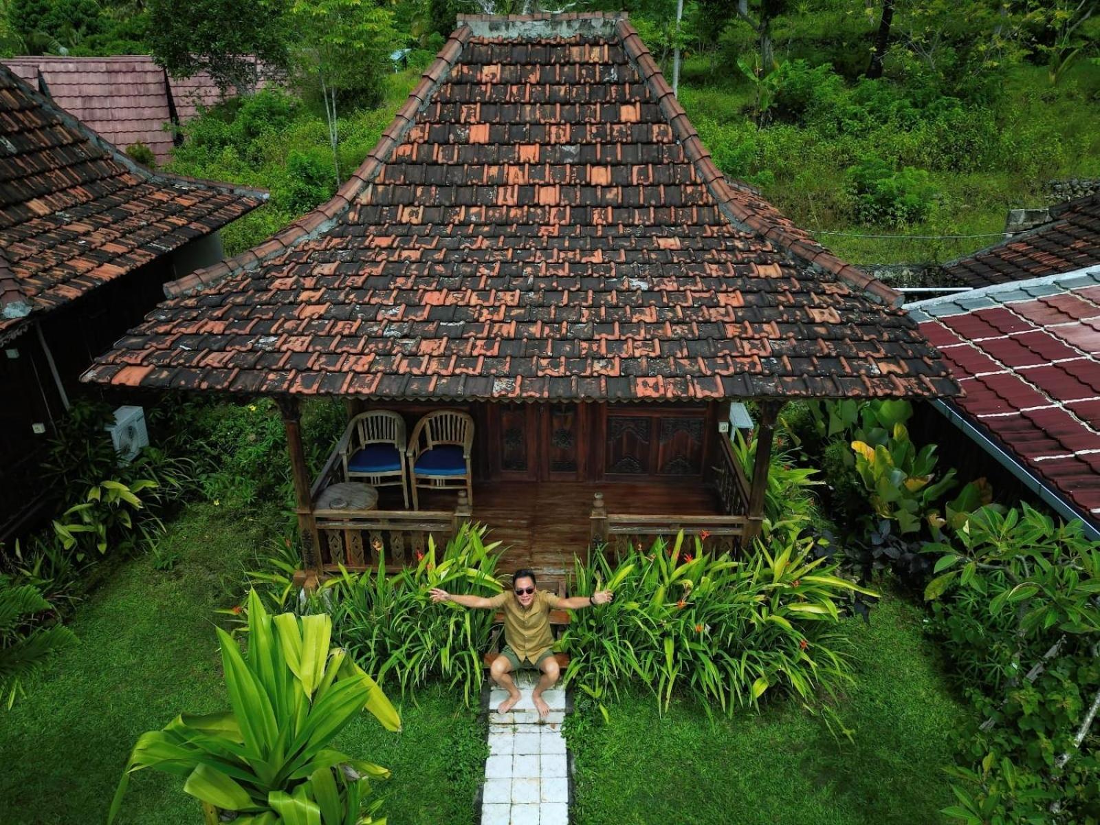 Deluxe Double Room with Balcony - Photo 18