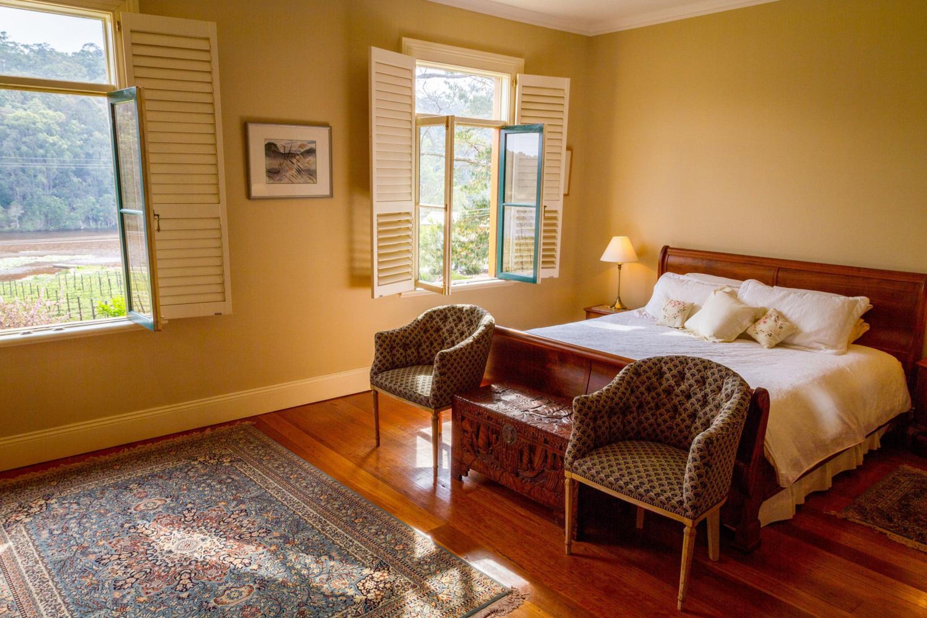 Deluxe King Room - Provincial photo 3