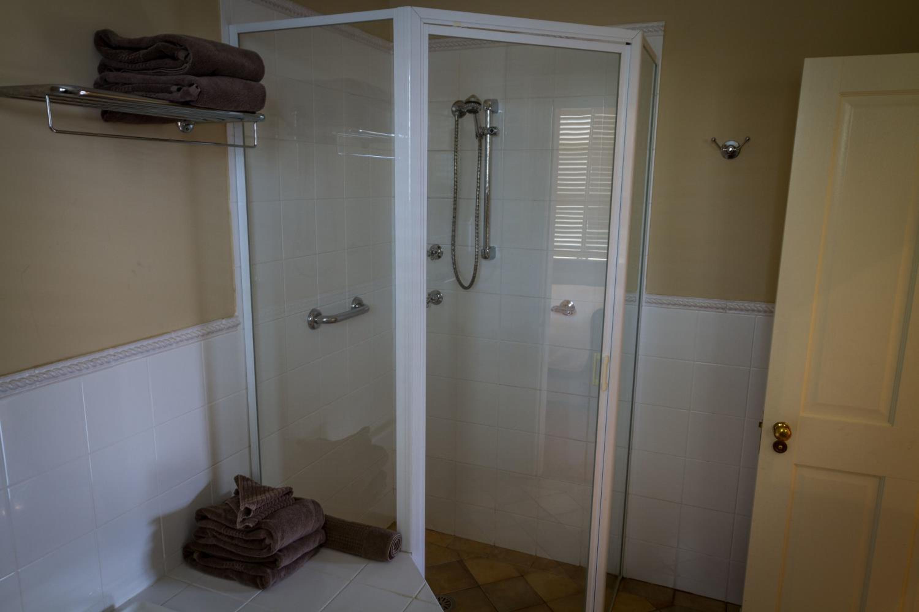 Deluxe King Room - Provincial photo 2