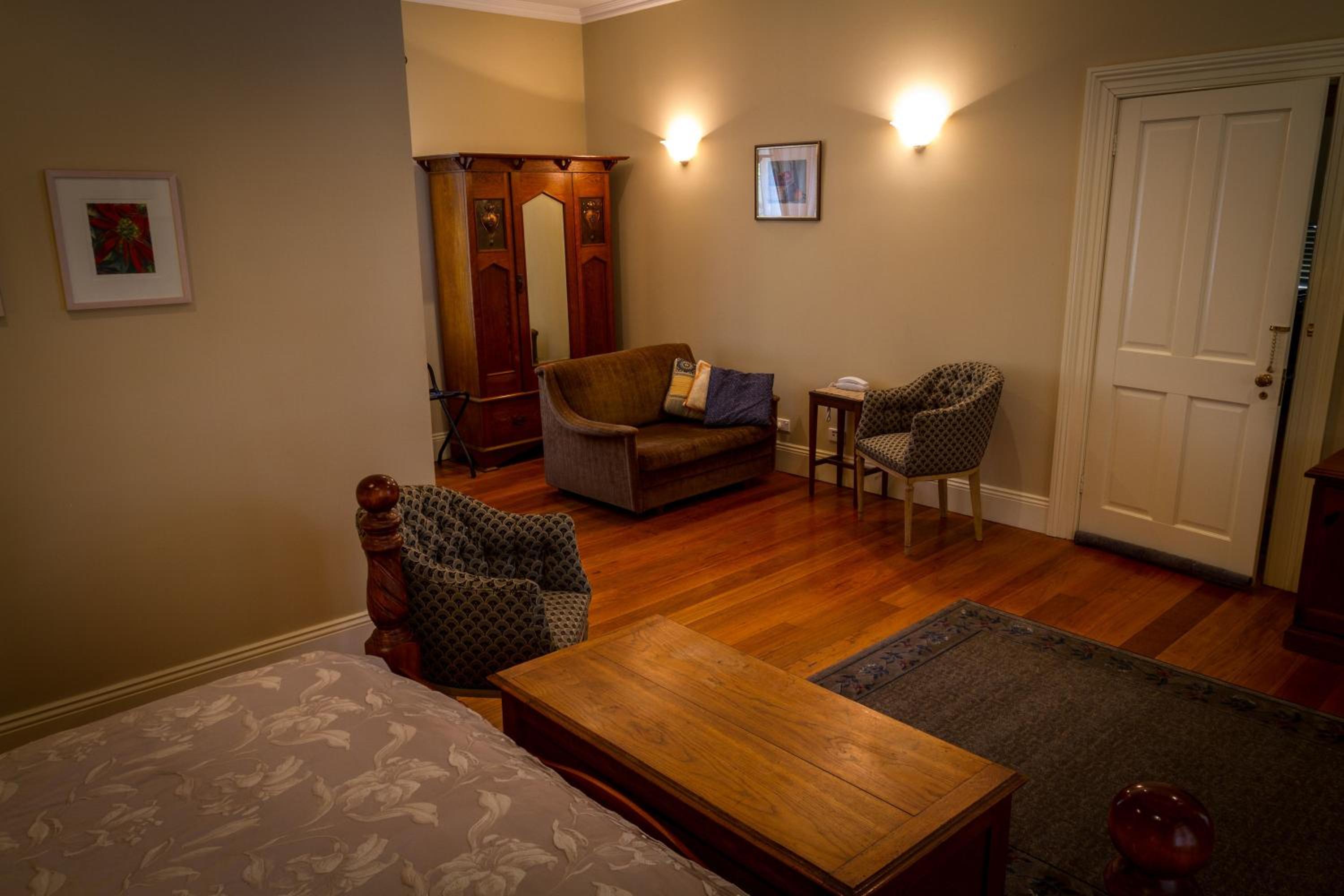 Deluxe King Room - Rose Room photo 2
