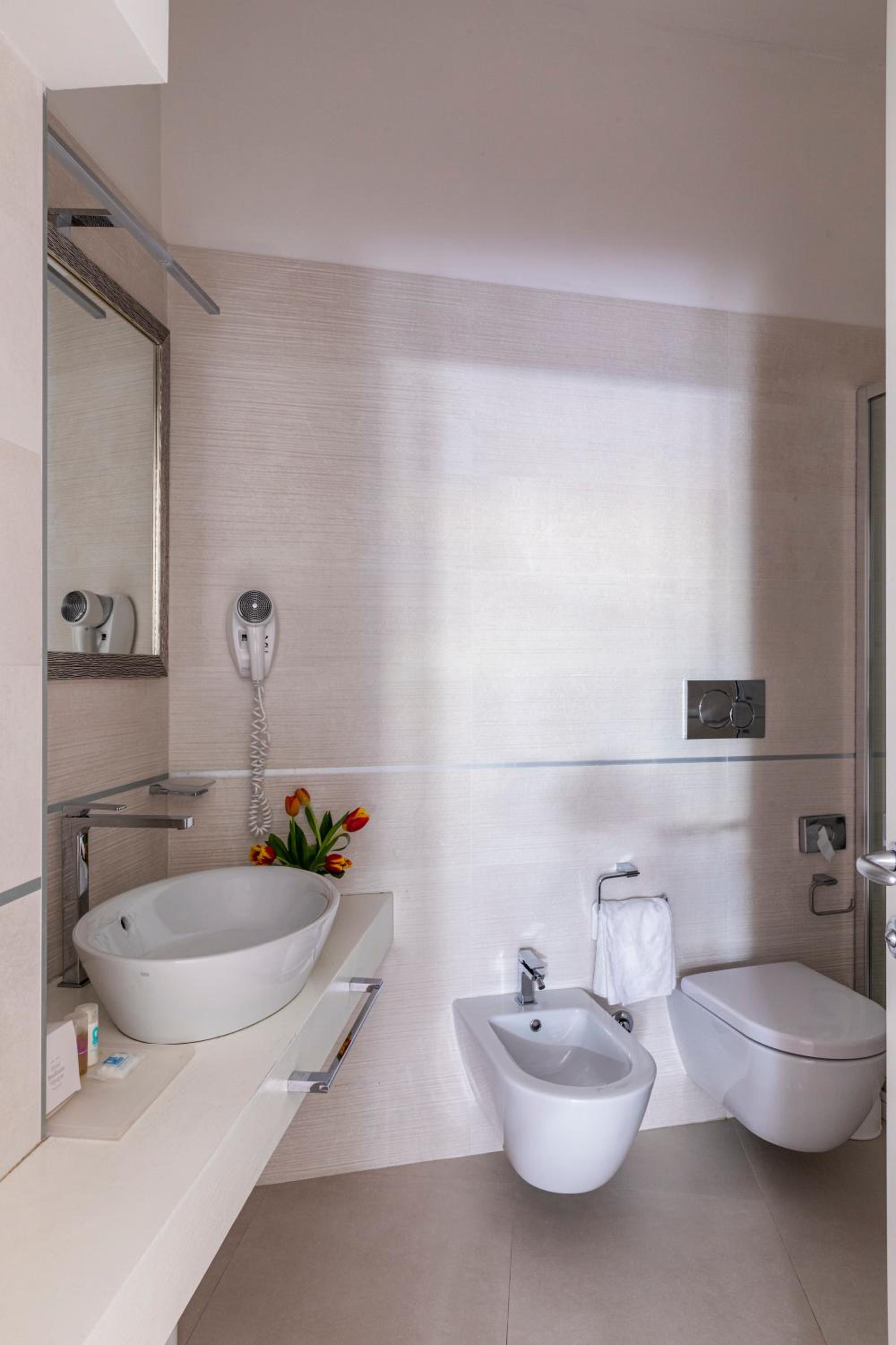 Quadruple Room thumbnail 5