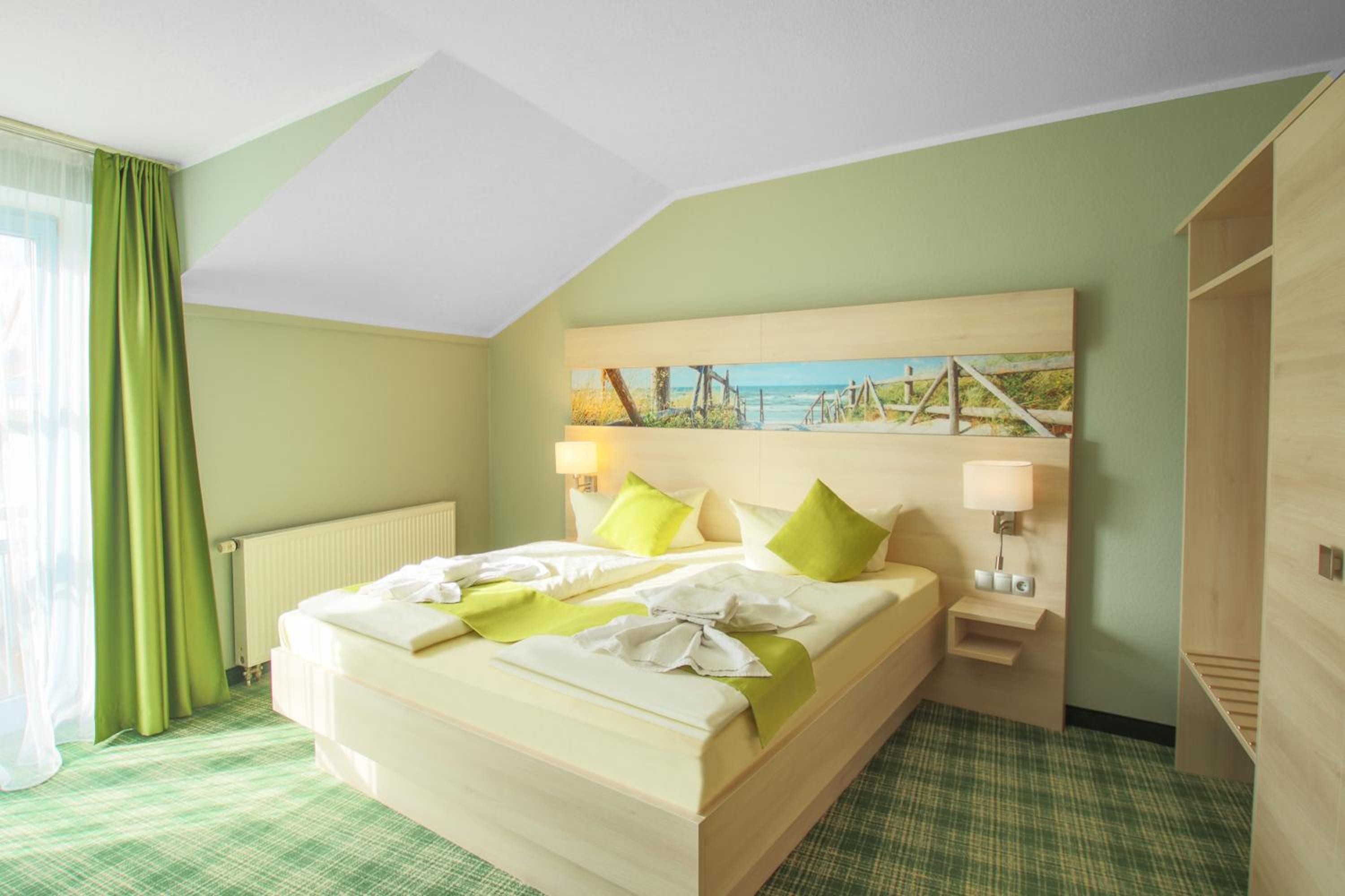 Suite - Photo 1