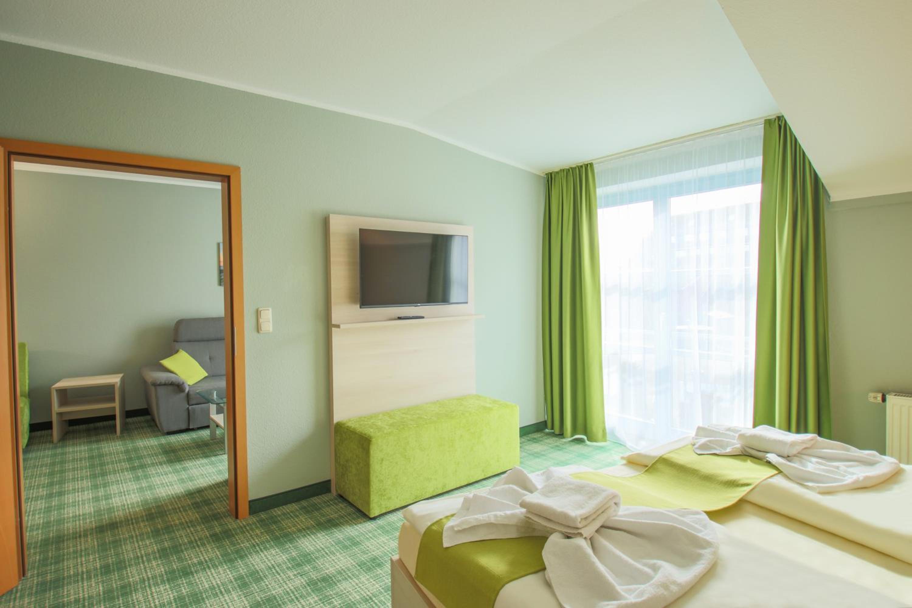 Suite - Photo 4