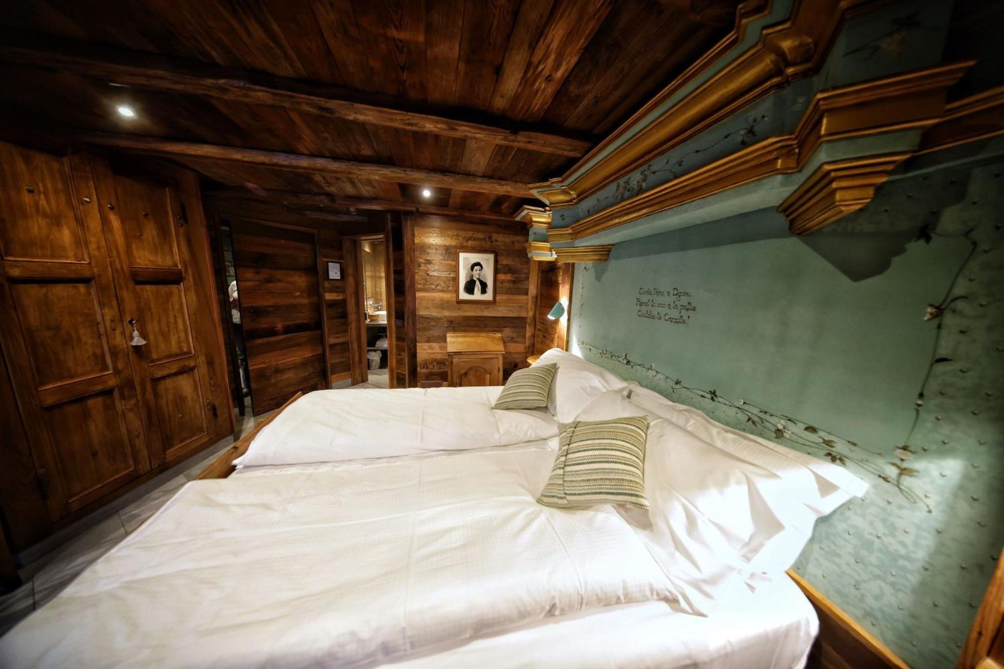 Junior Suite with Balcony - Photo 1