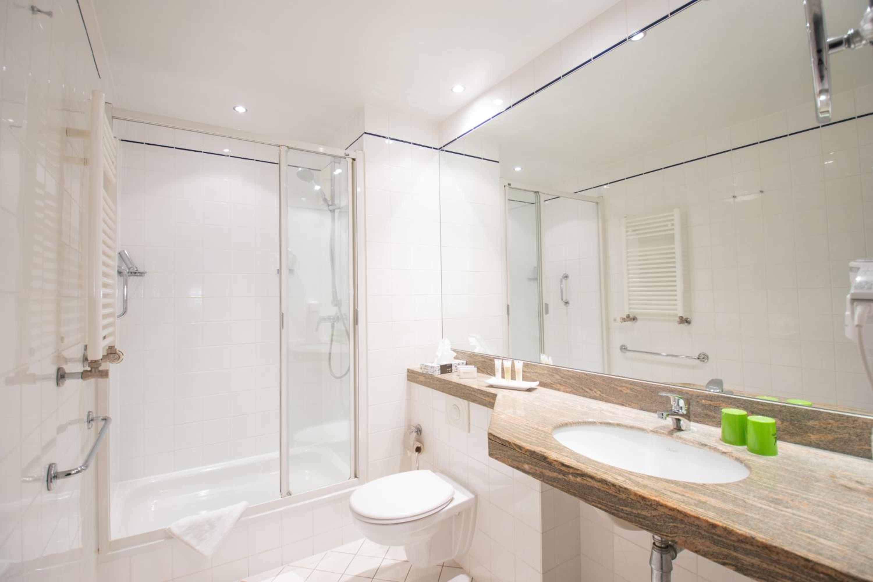 Suite - Photo 2