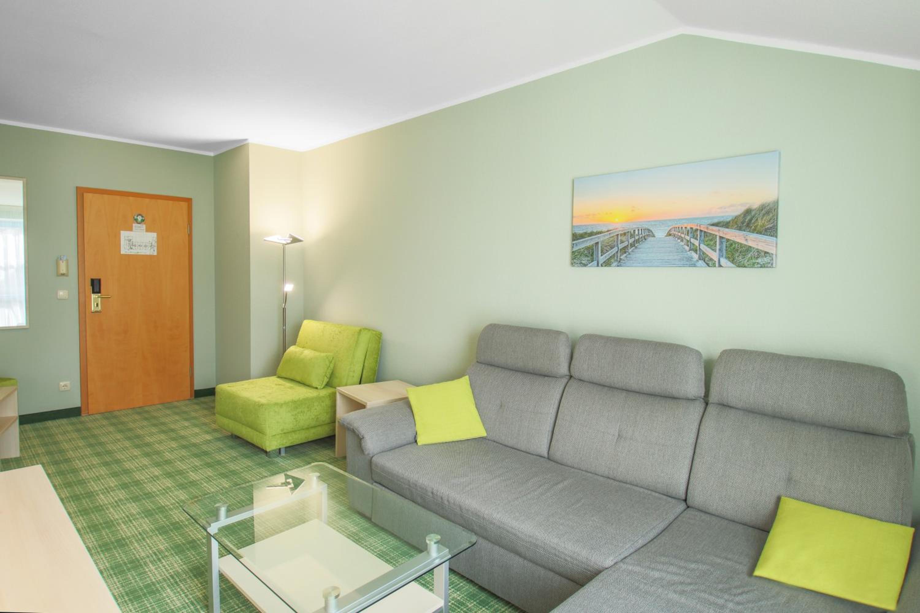 Suite - Photo 3