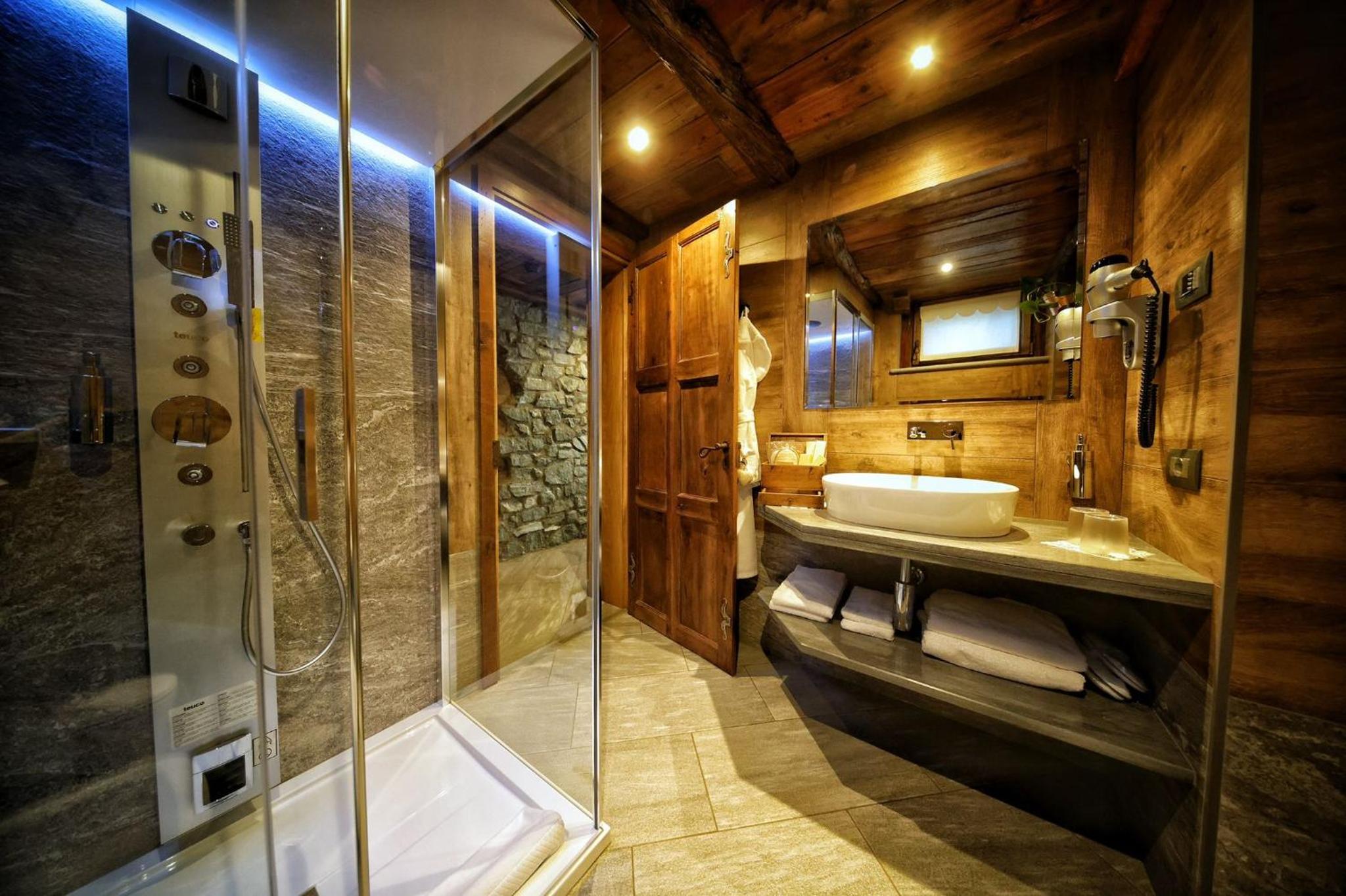 Deluxe Junior Suite - Photo 2
