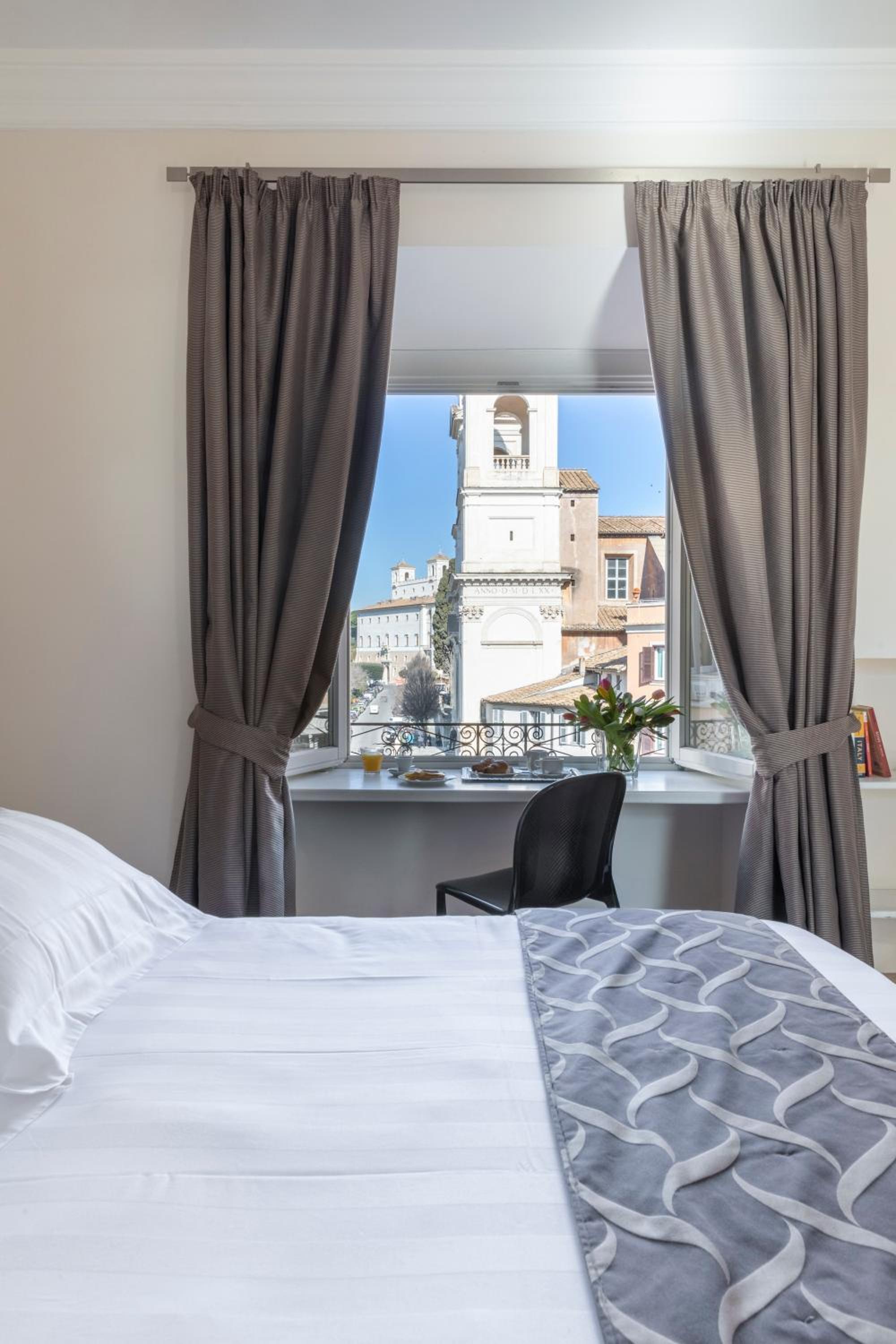 Superior Double Room with View thumbnail 5