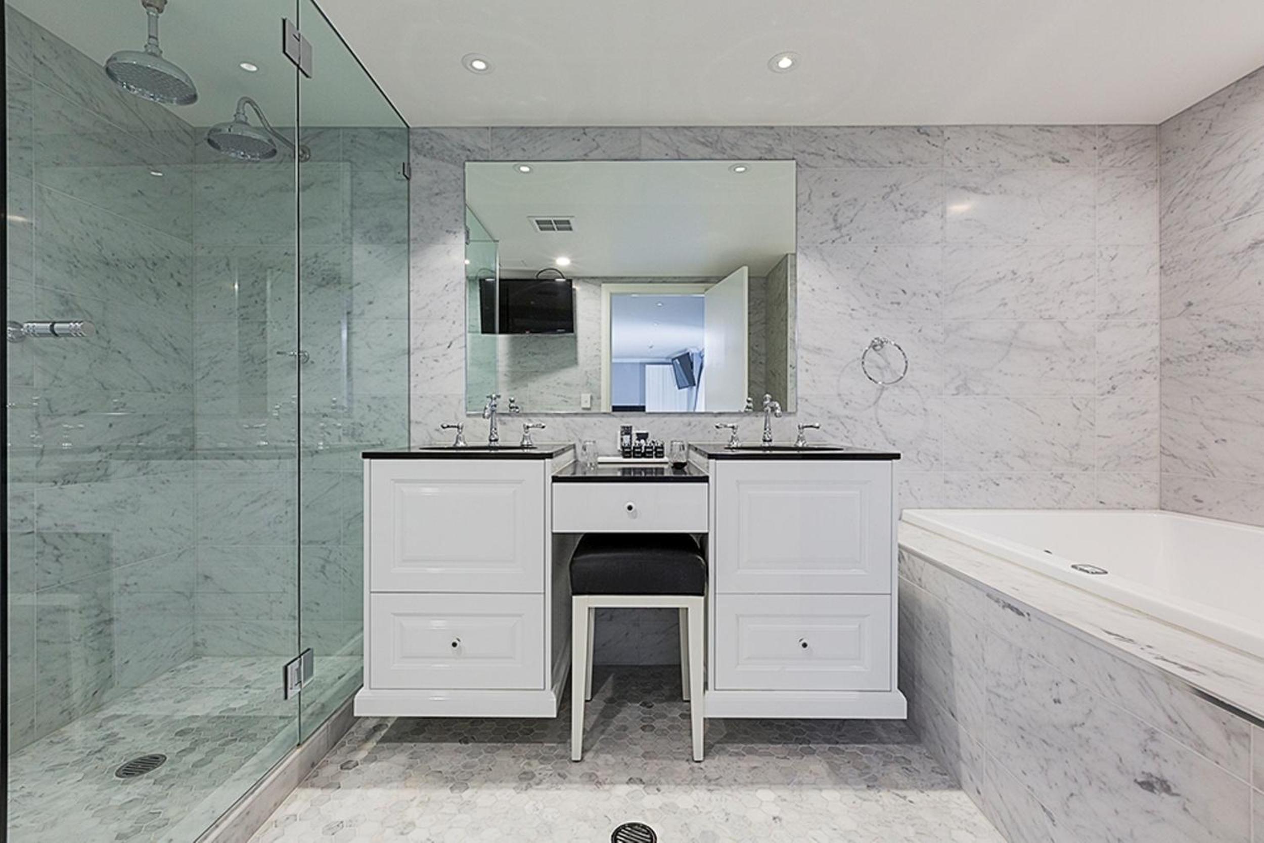 Suite with Spa Bath photo 2