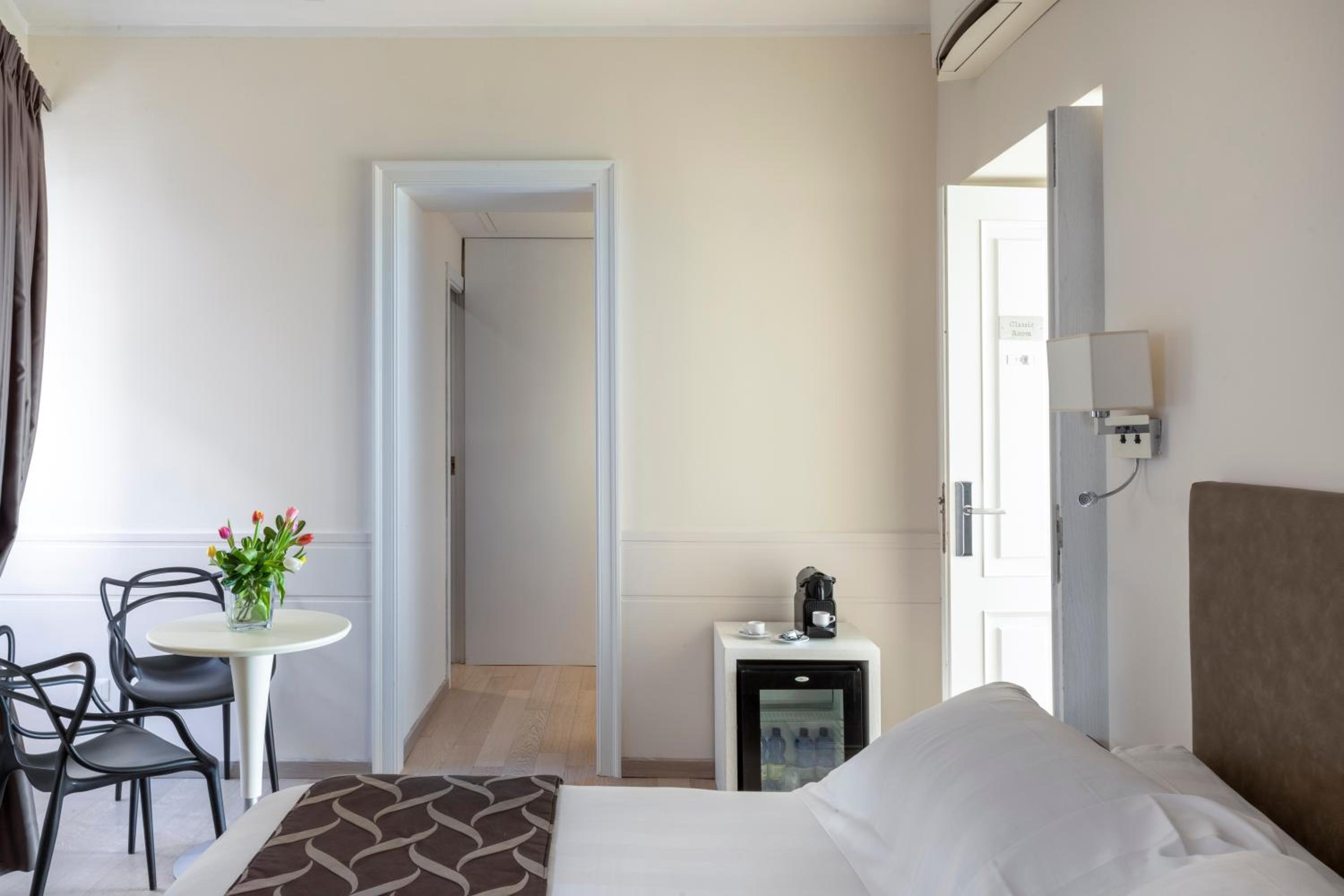 Available room thumbnail 6