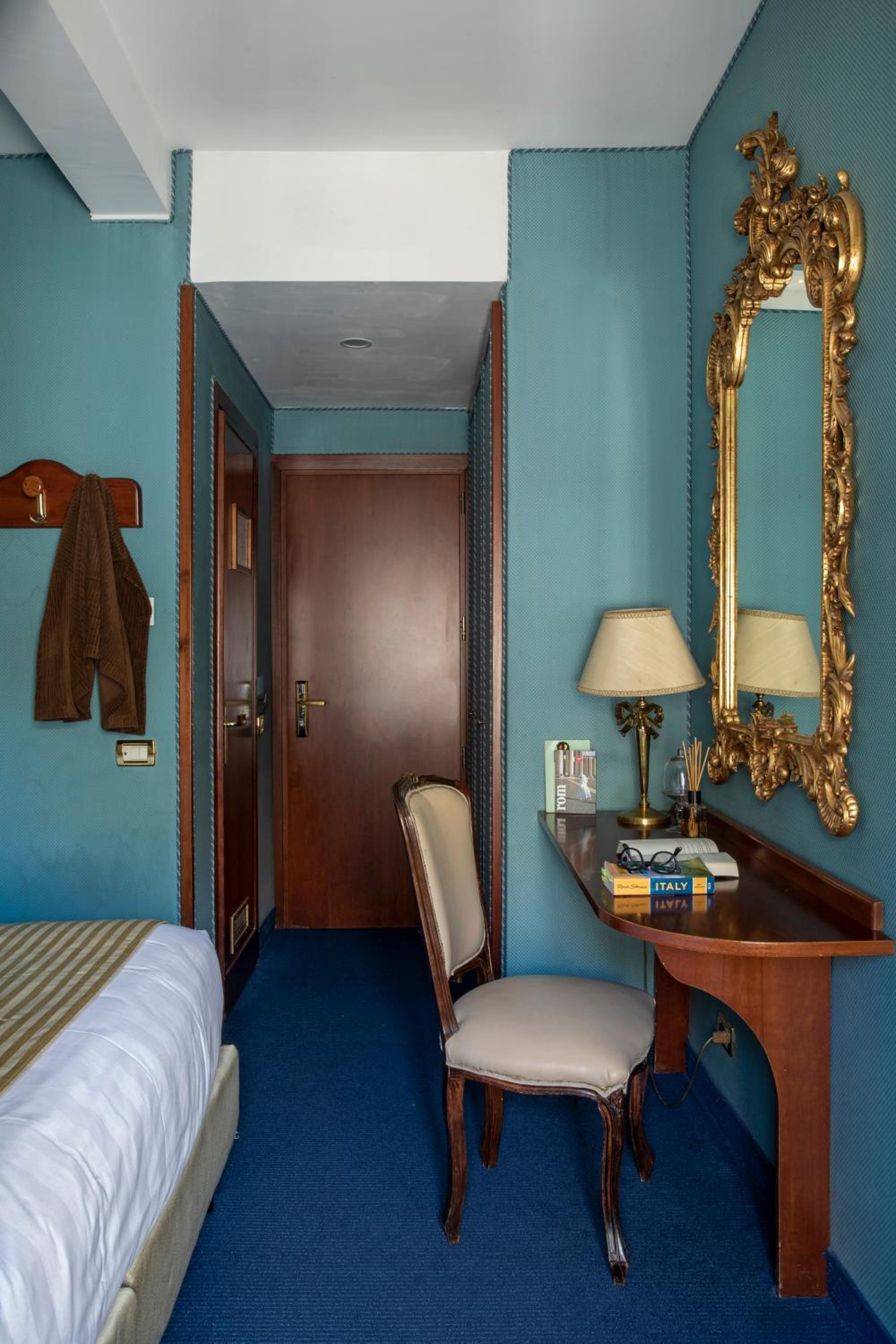 Available room thumbnail 5