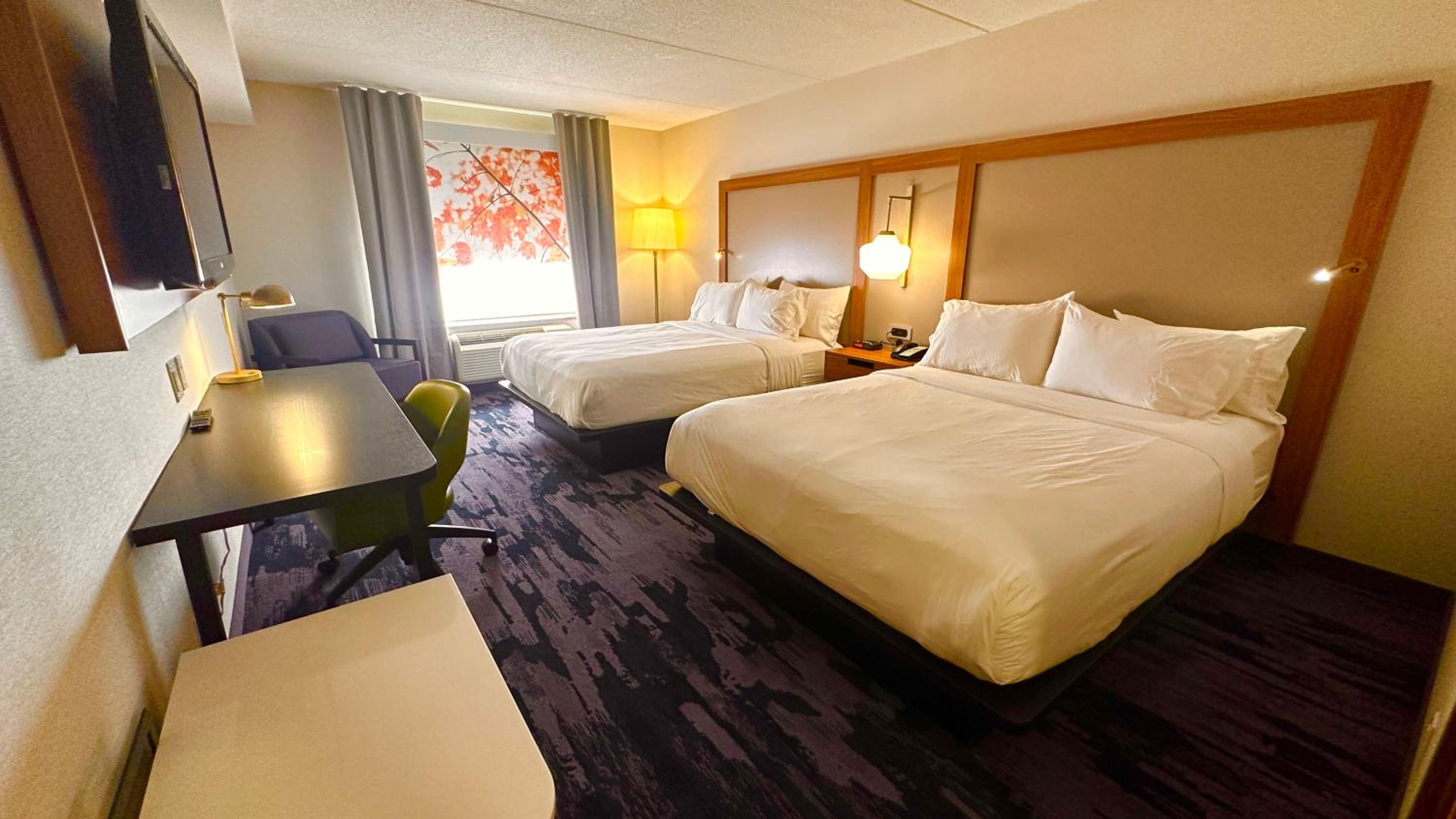 Queen Room With Two Queen Beds - Photo 1