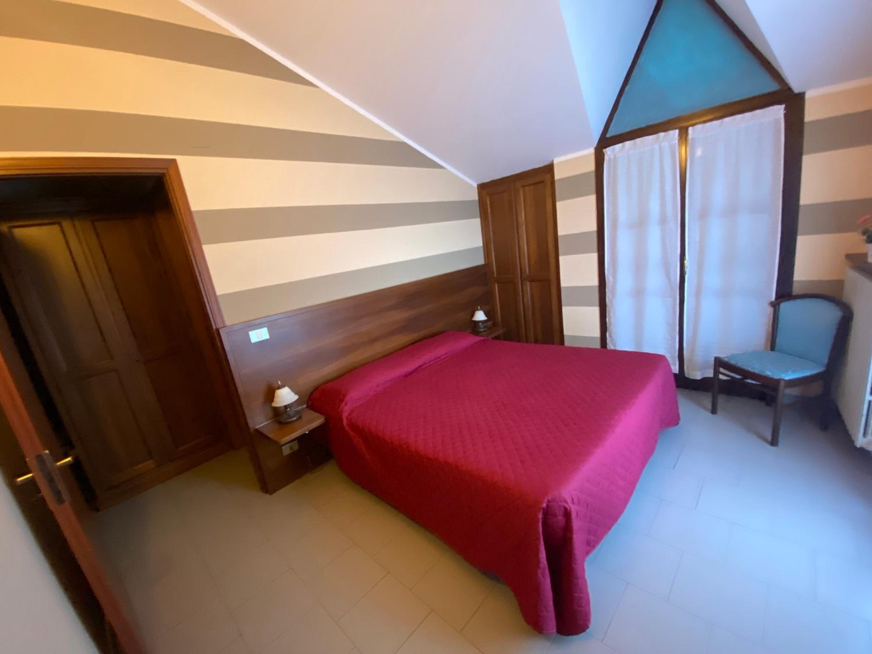Double or Twin Room with Balcony - Photo 17