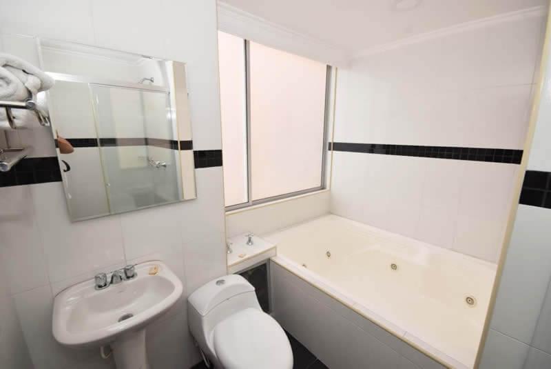 Basic Triple Room with Shared Bathroom photo 3