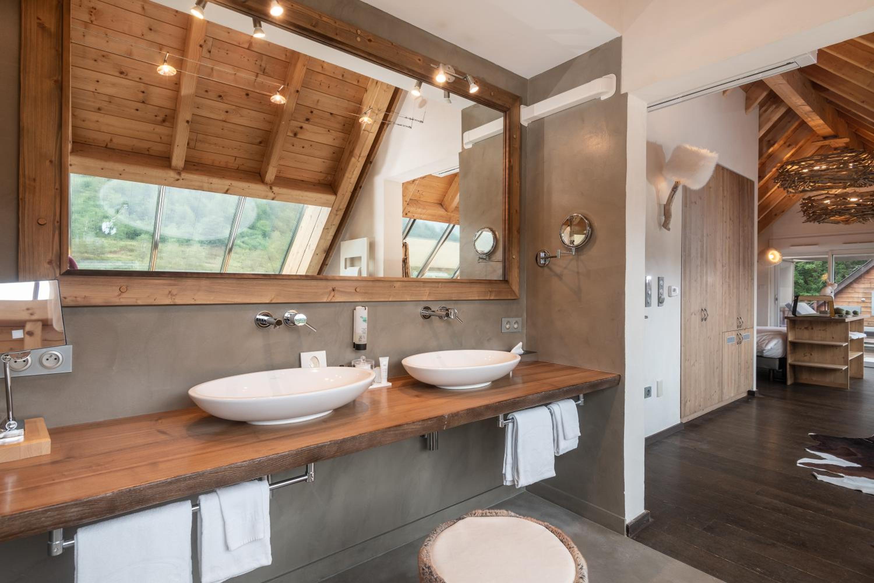 Top Suite with Hot Tub - Photo 11