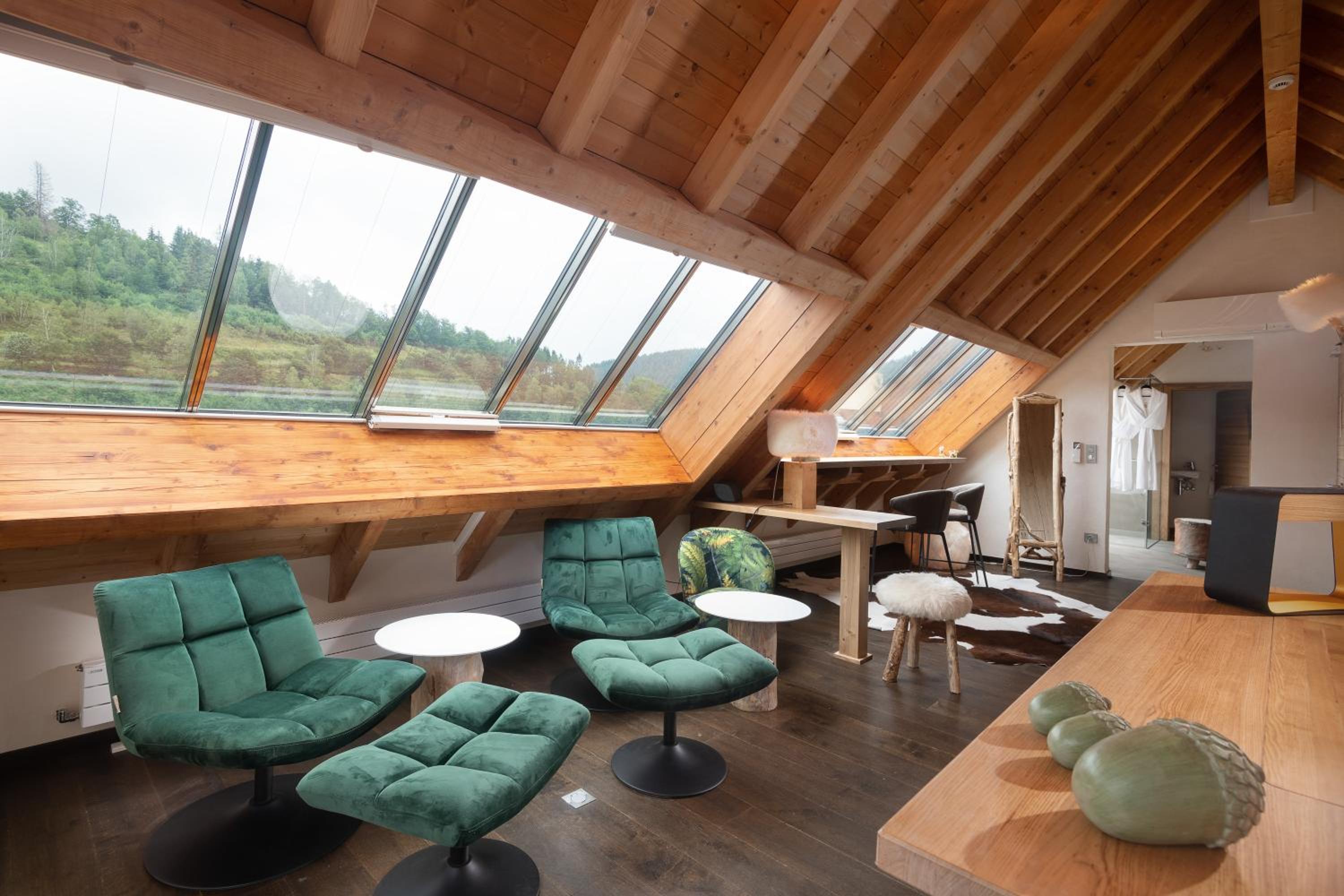 Top Suite with Hot Tub - Photo 12