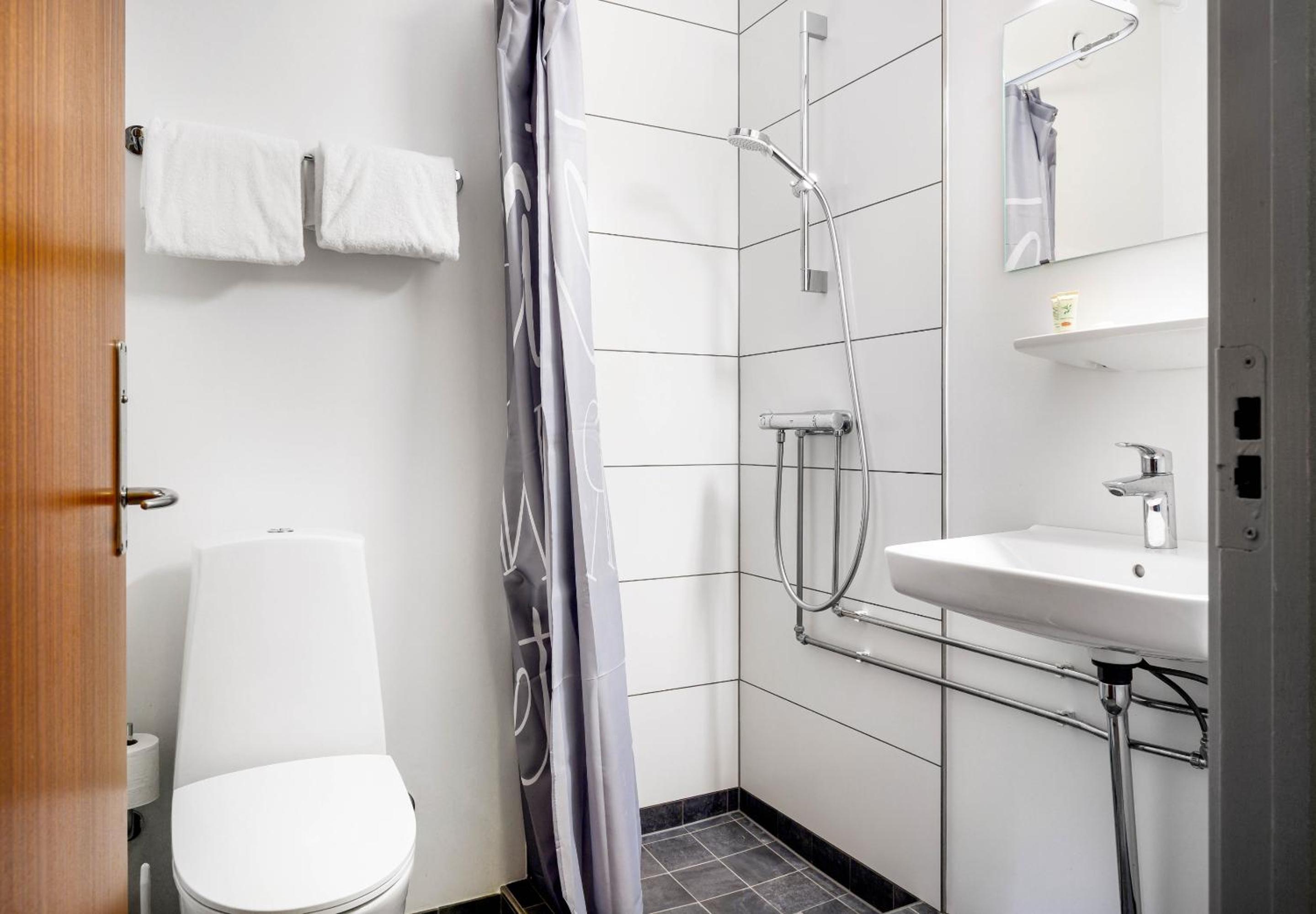 Double or Twin Room - Photo 6