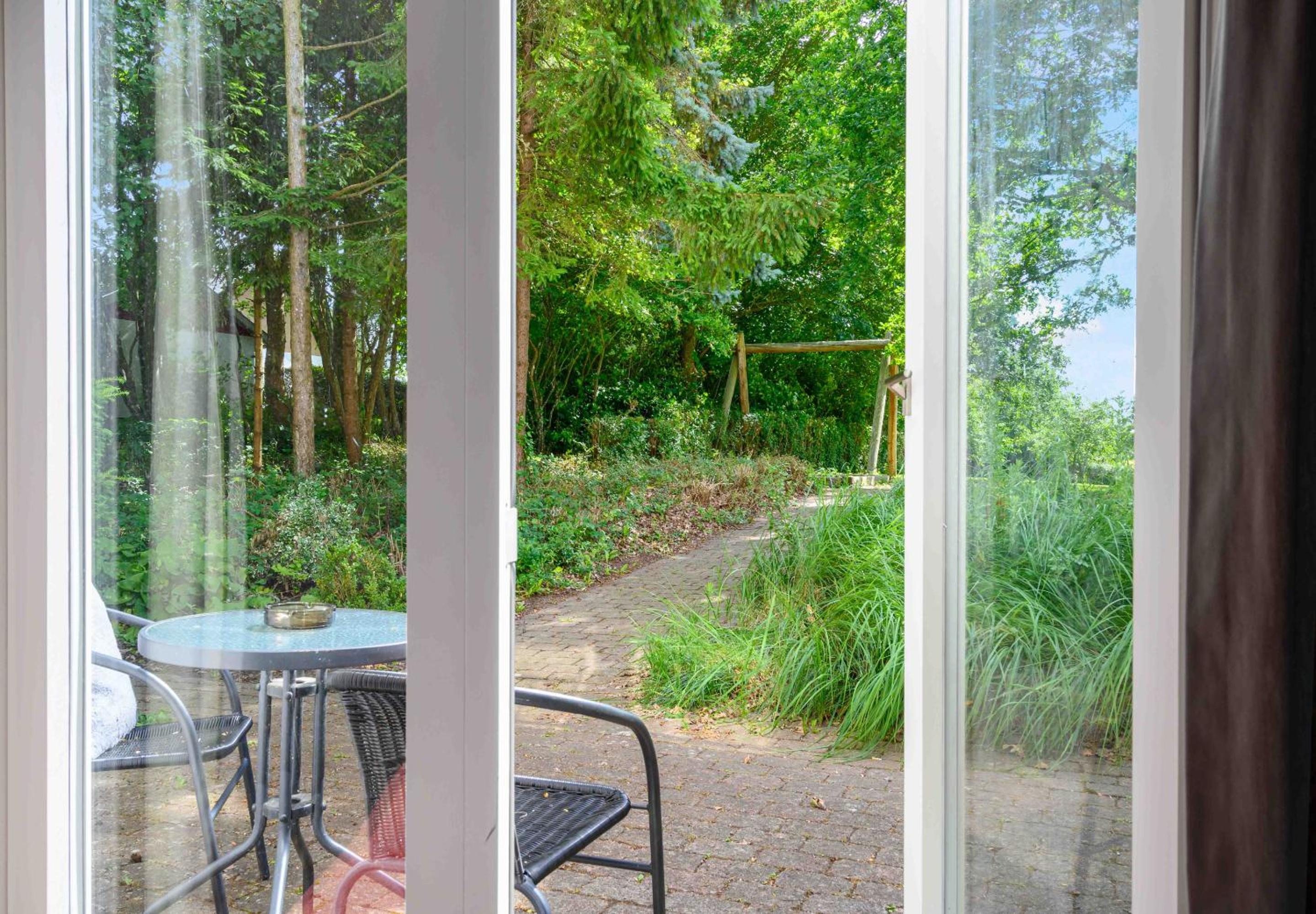 Double Room with Patio - Photo 10