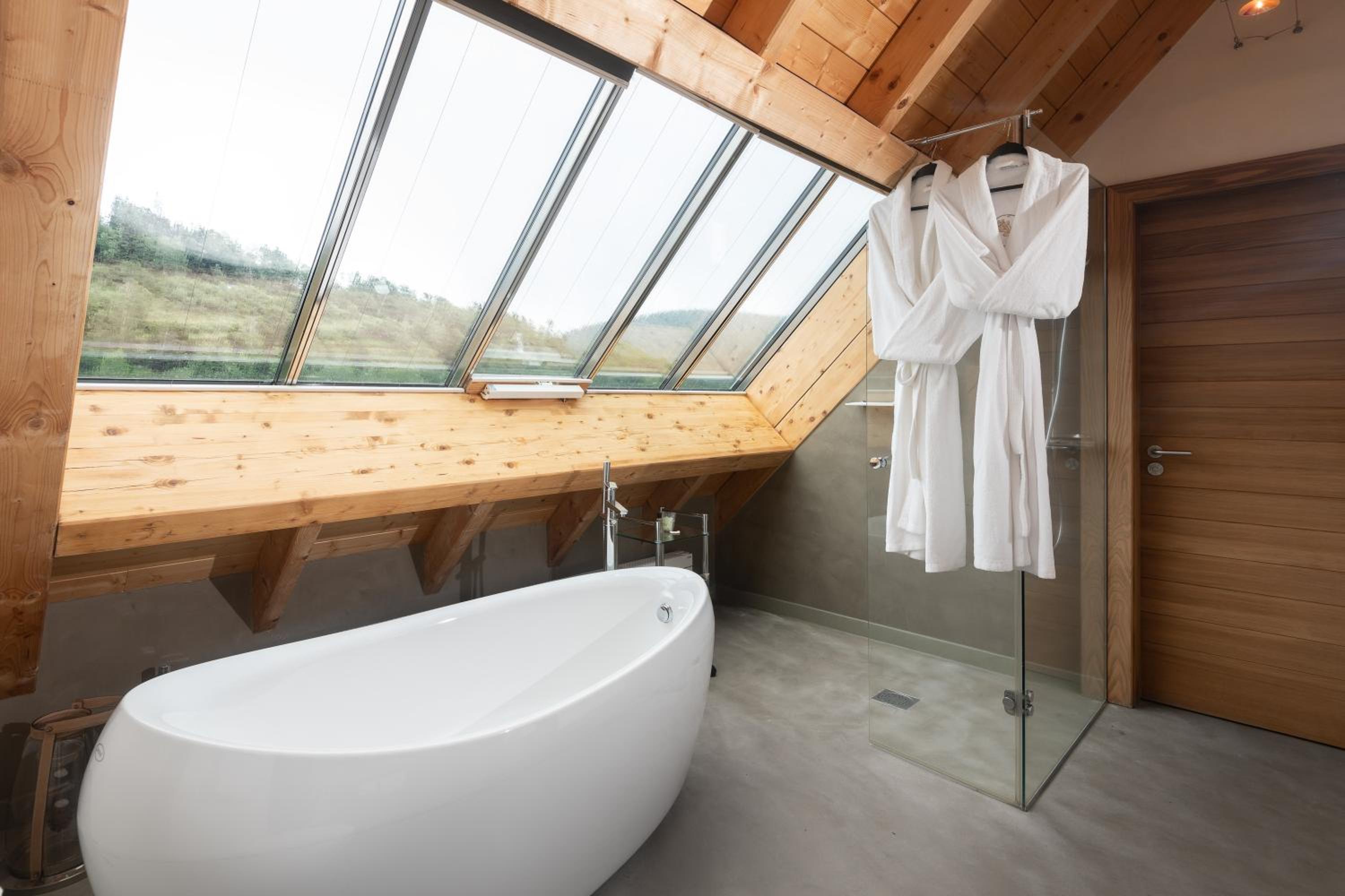 Top Suite with Hot Tub - Photo 9