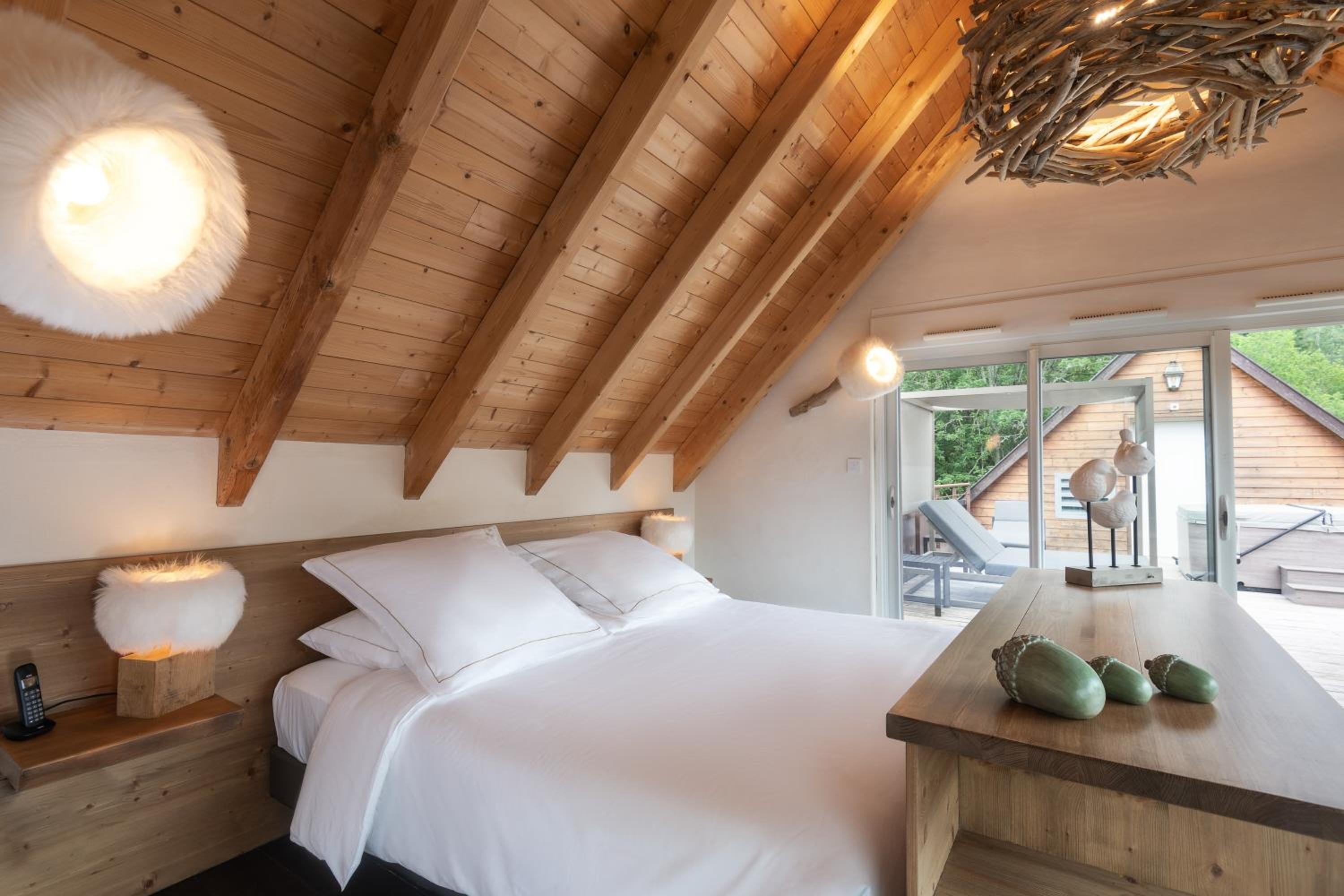 Top Suite with Hot Tub - Photo 1