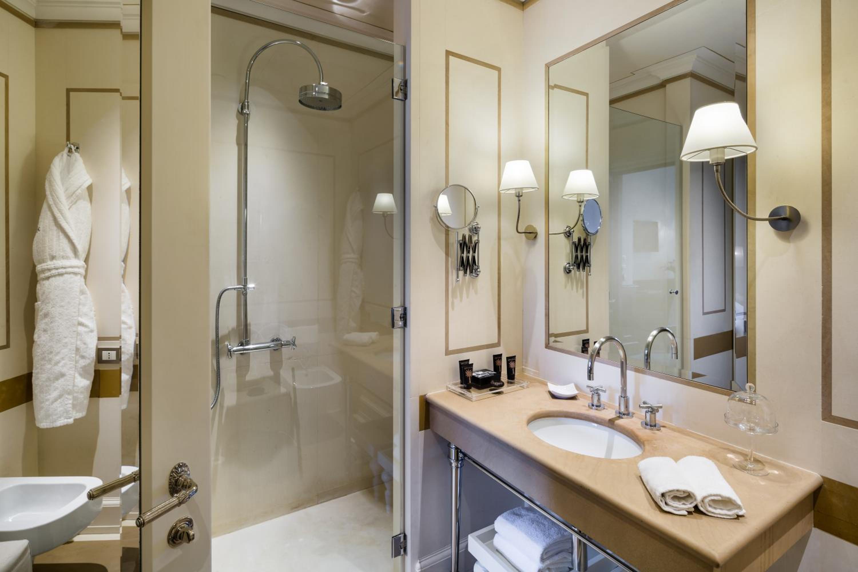 Grand Deluxe Double Room thumbnail 5