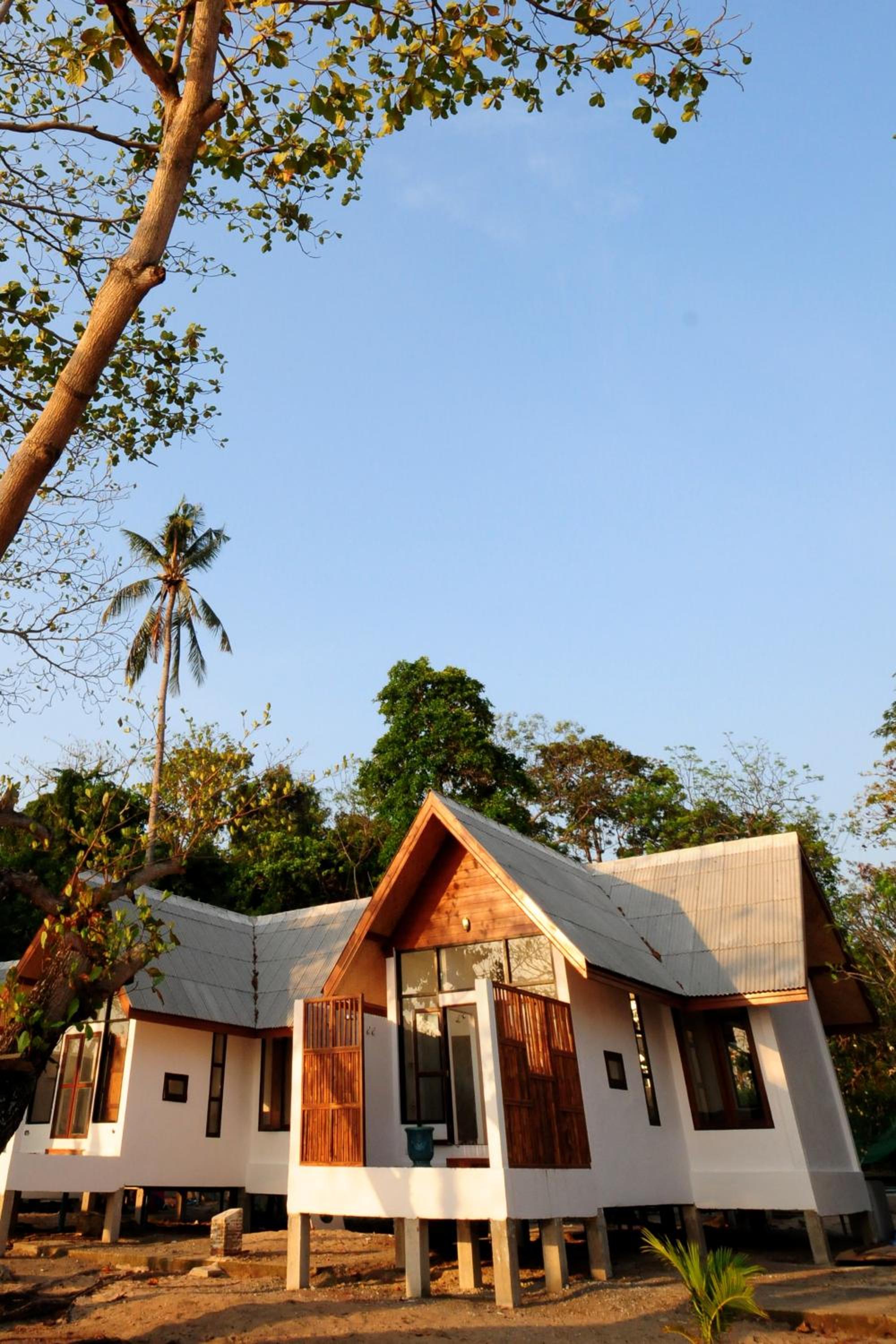 Bungalow - Beach Front - Photo 9