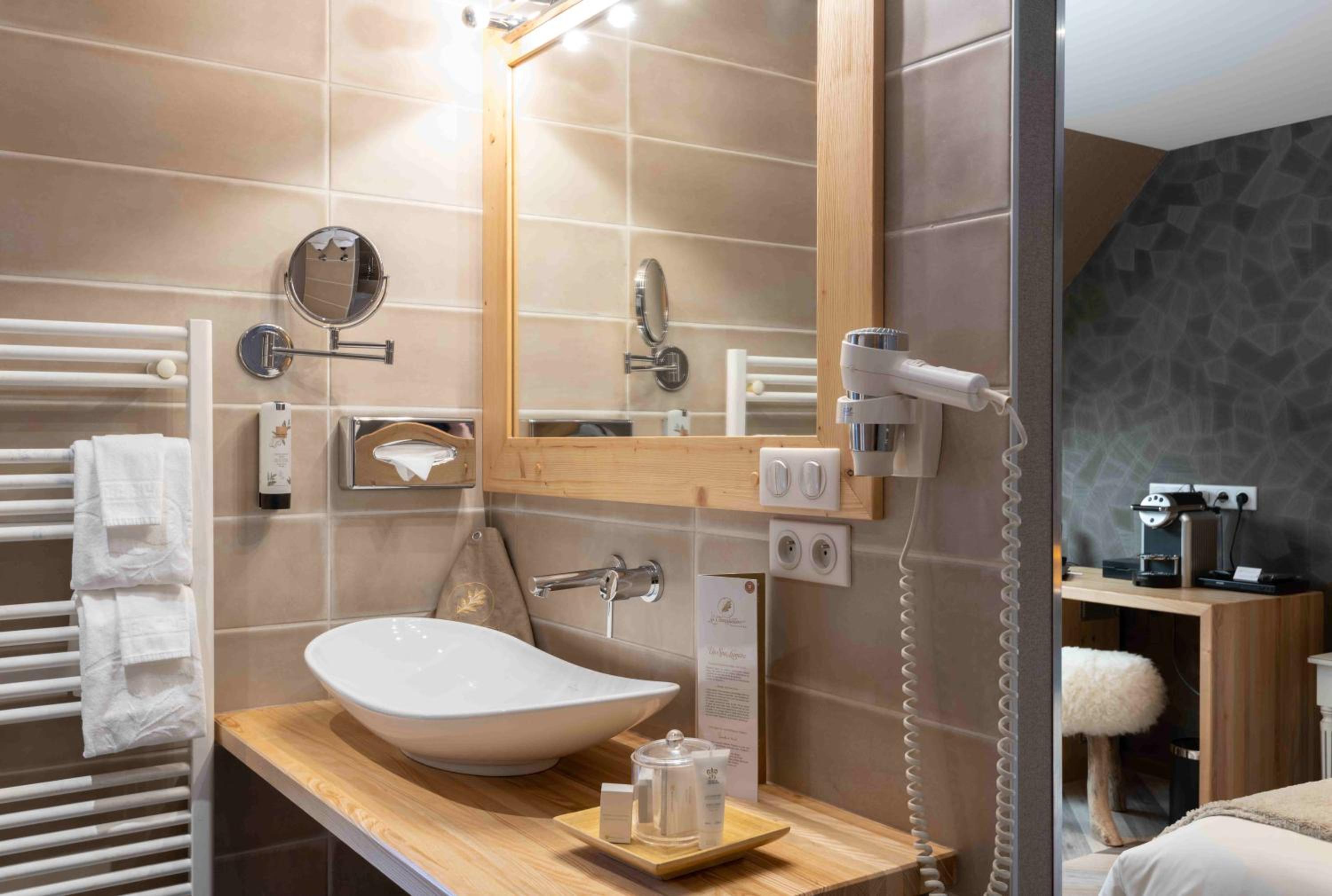 Superior Double Room "Les Montagnes" - Photo 7