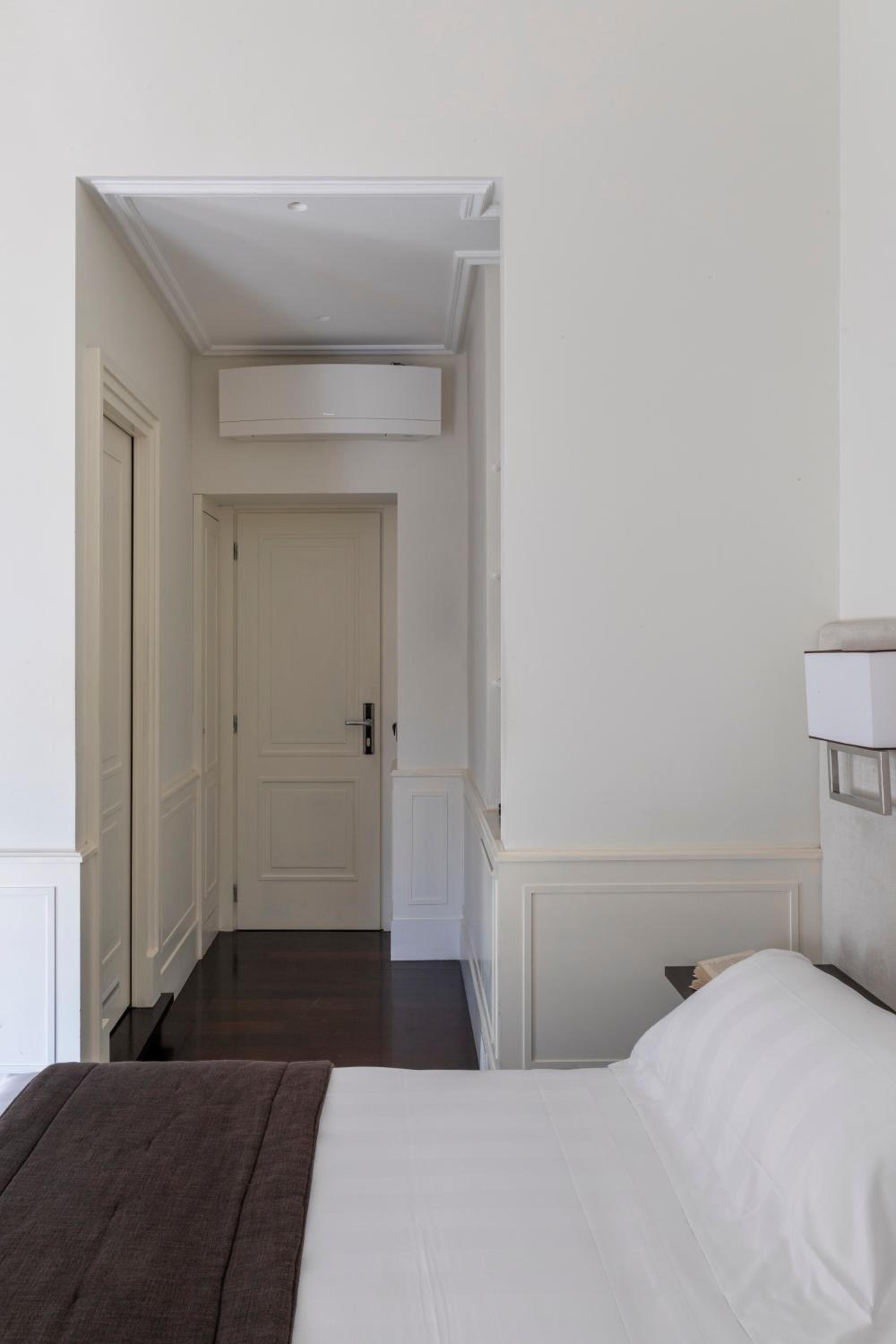 Deluxe Double or Twin Room with Balcony - Annex thumbnail 5