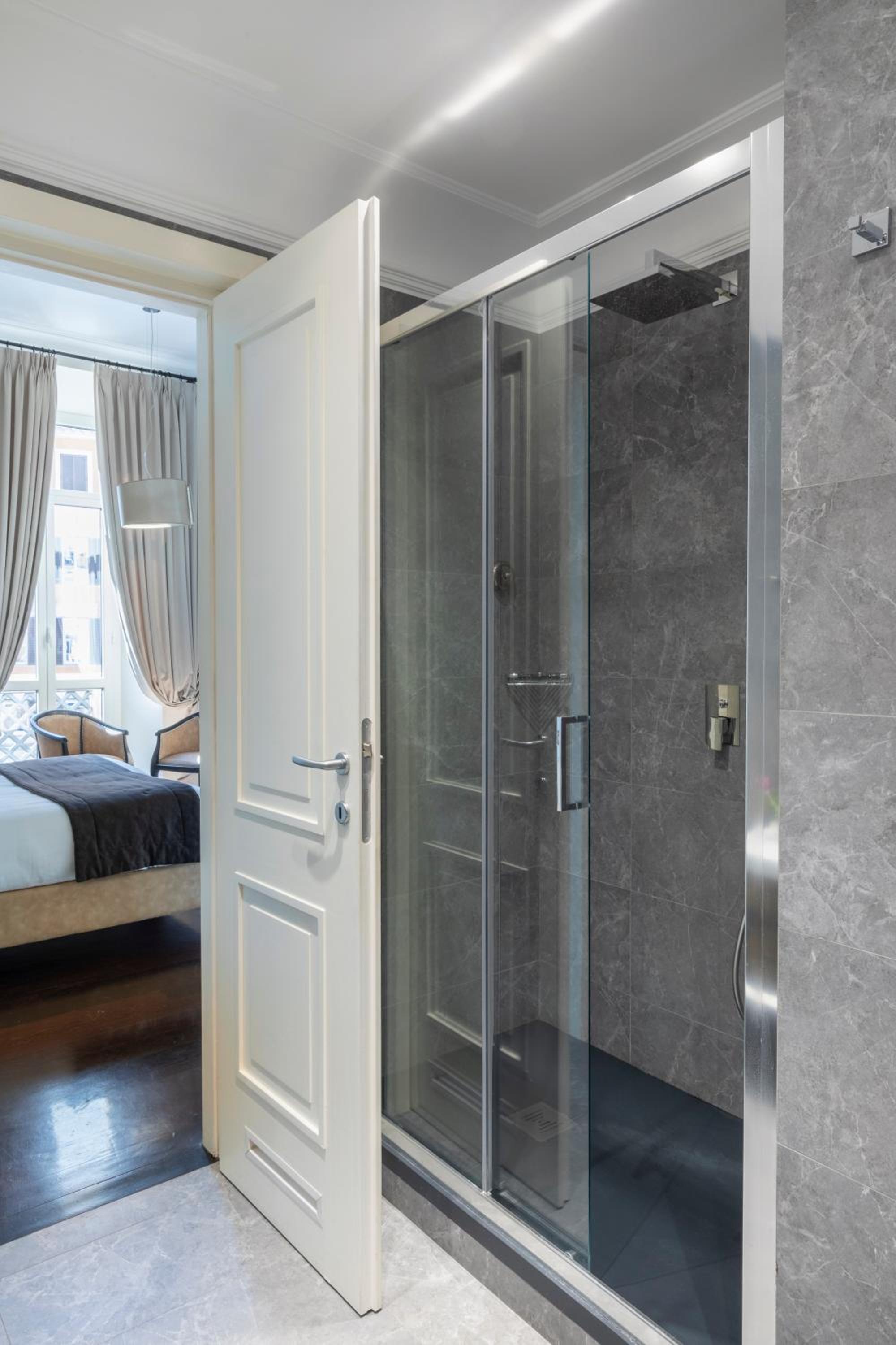 Deluxe Double or Twin Room with Balcony - Annex thumbnail 6