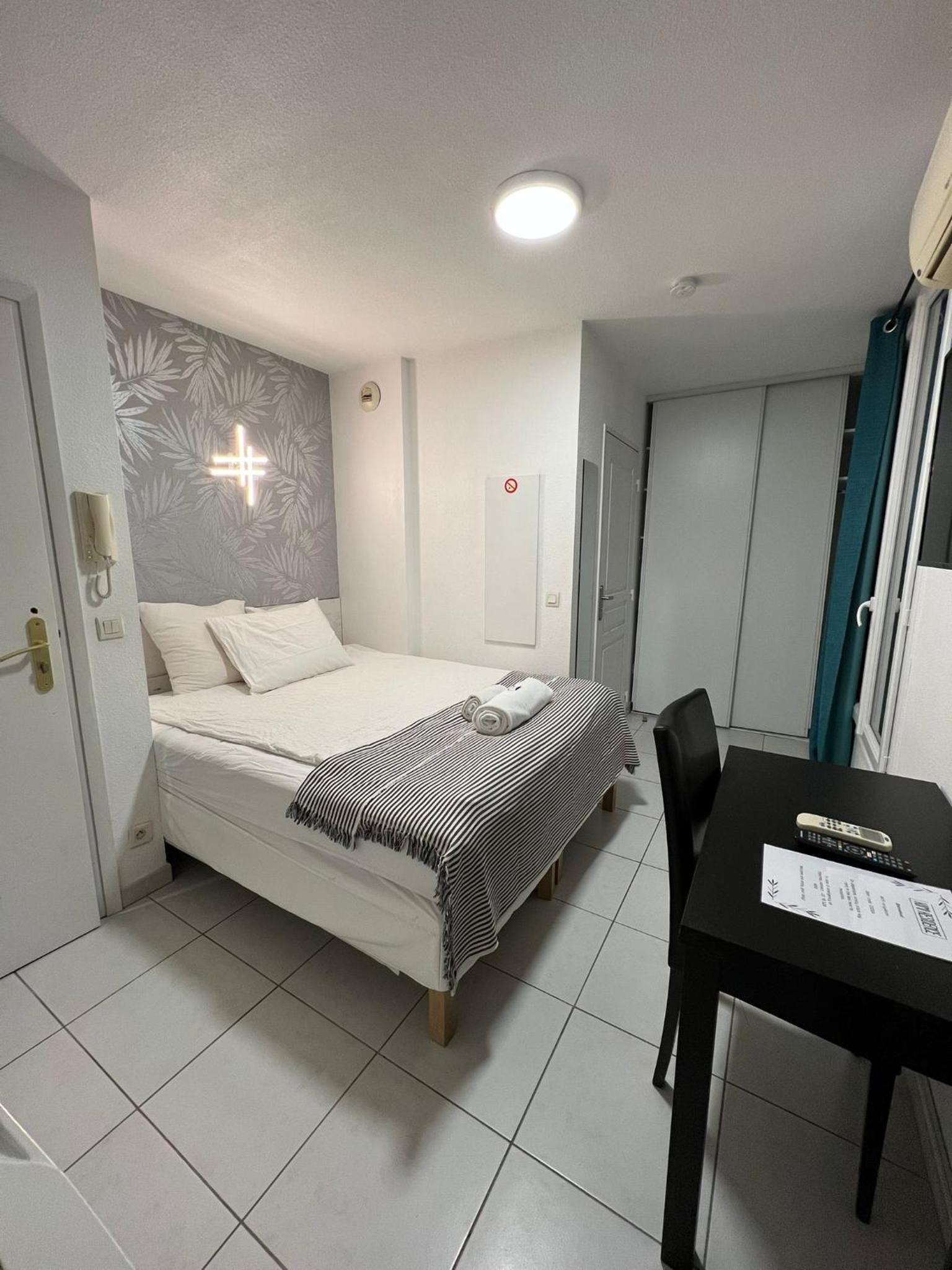 Standard Double Room - Photo 1