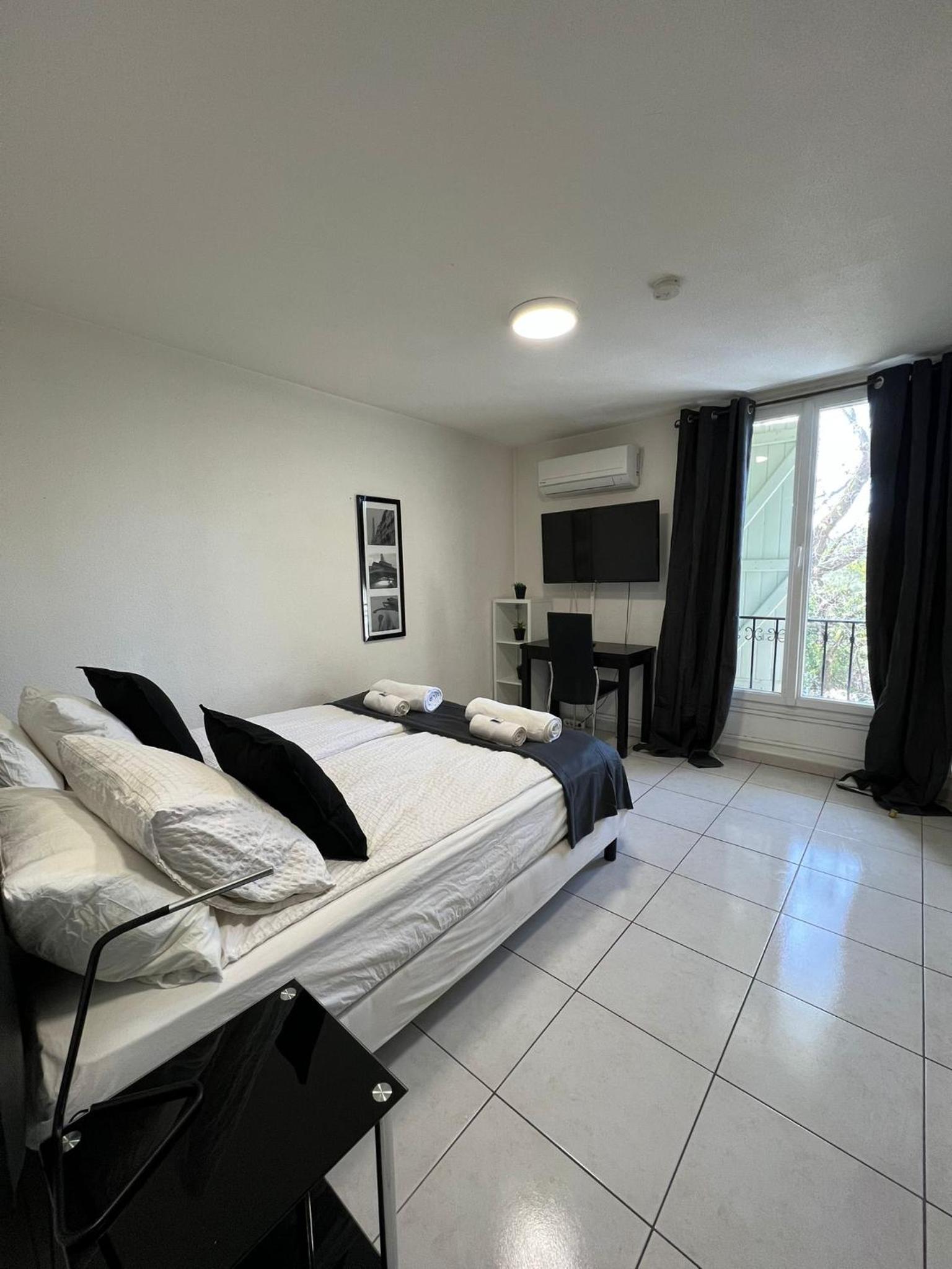 Studio Suite - Photo 18