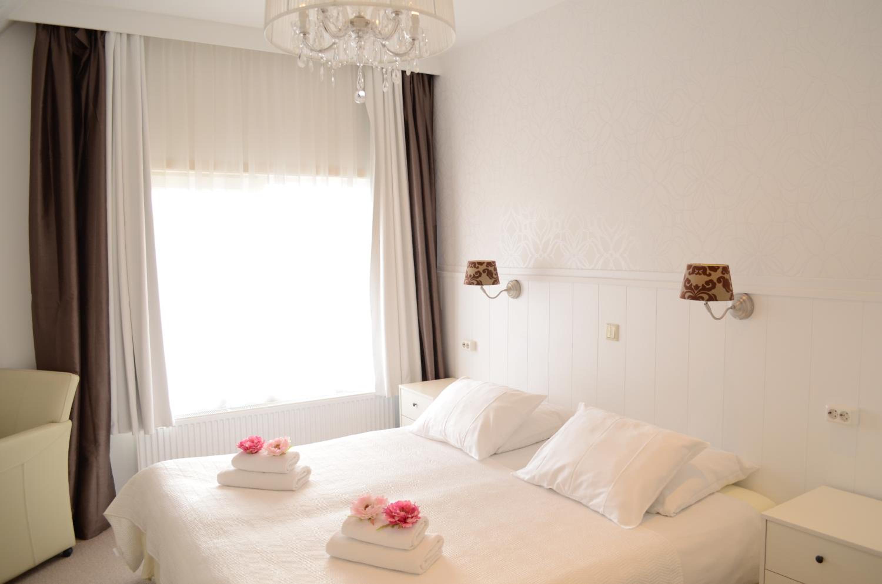 Double Room - Photo 8