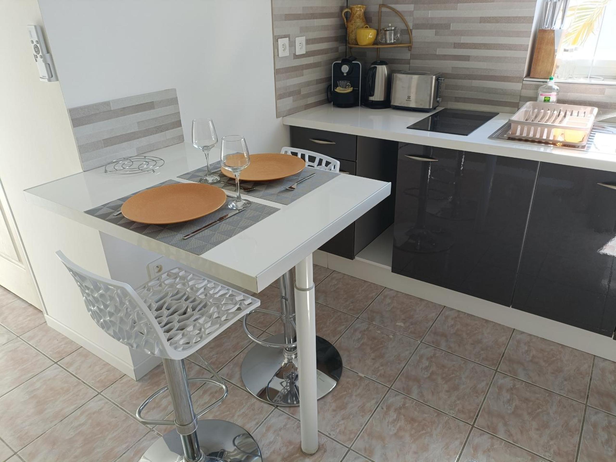 One-Bedroom Apartment with Sea View photo 3