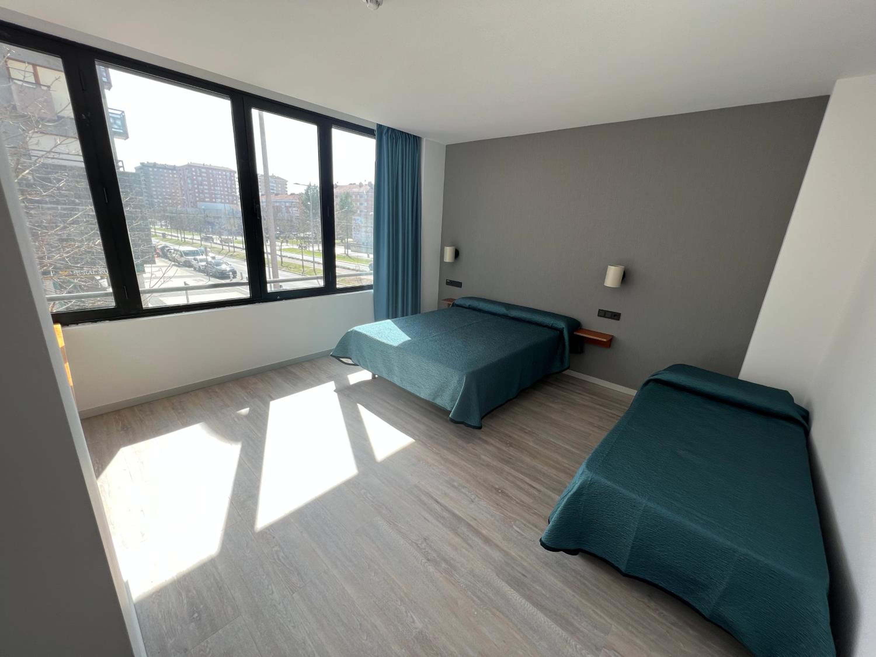 Habitación Doble con cama supletoria (2 adultos + 1 niño)