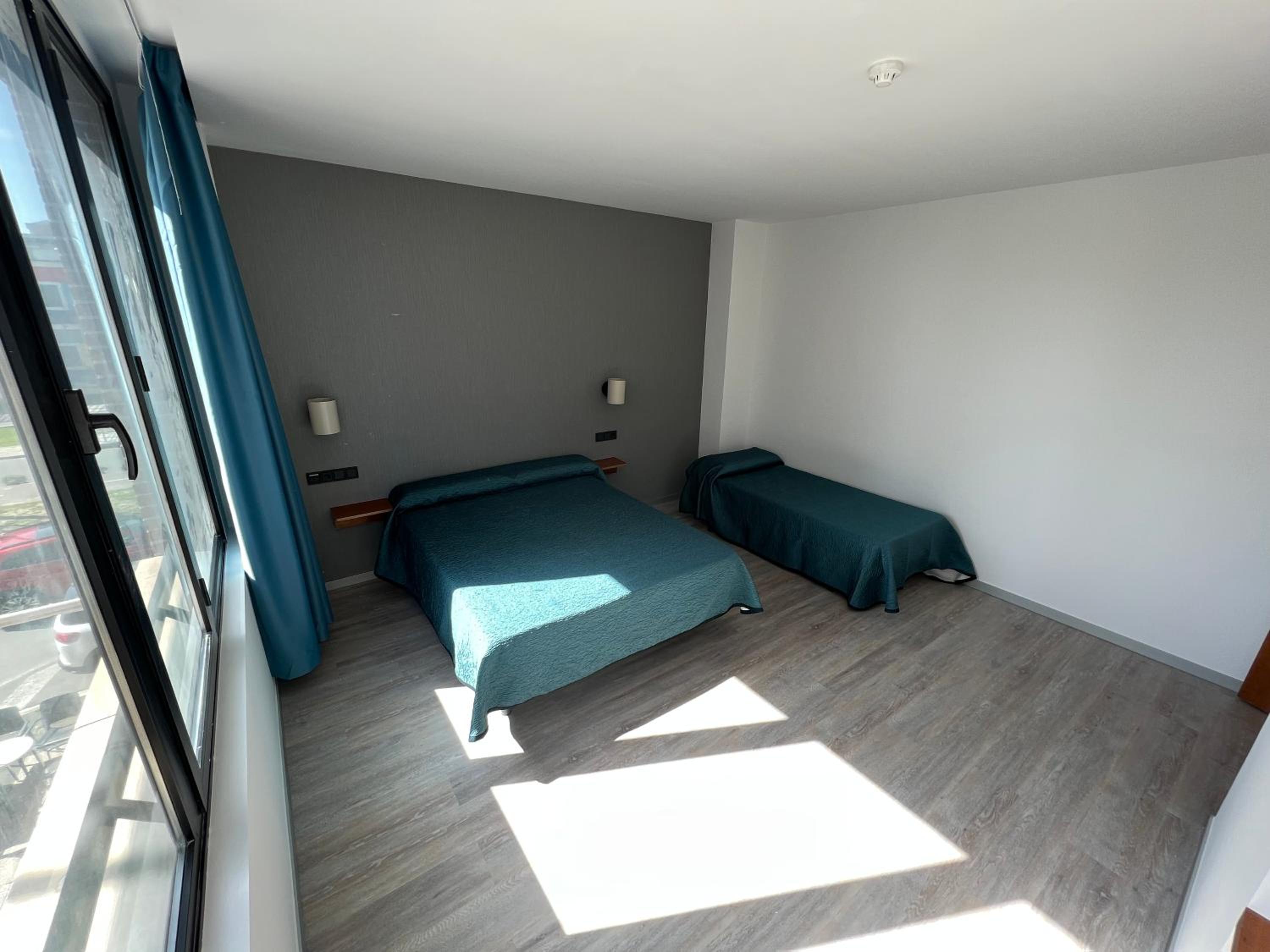 Double Room with Extra Bed (2 Adults + 1 Child) photo 2