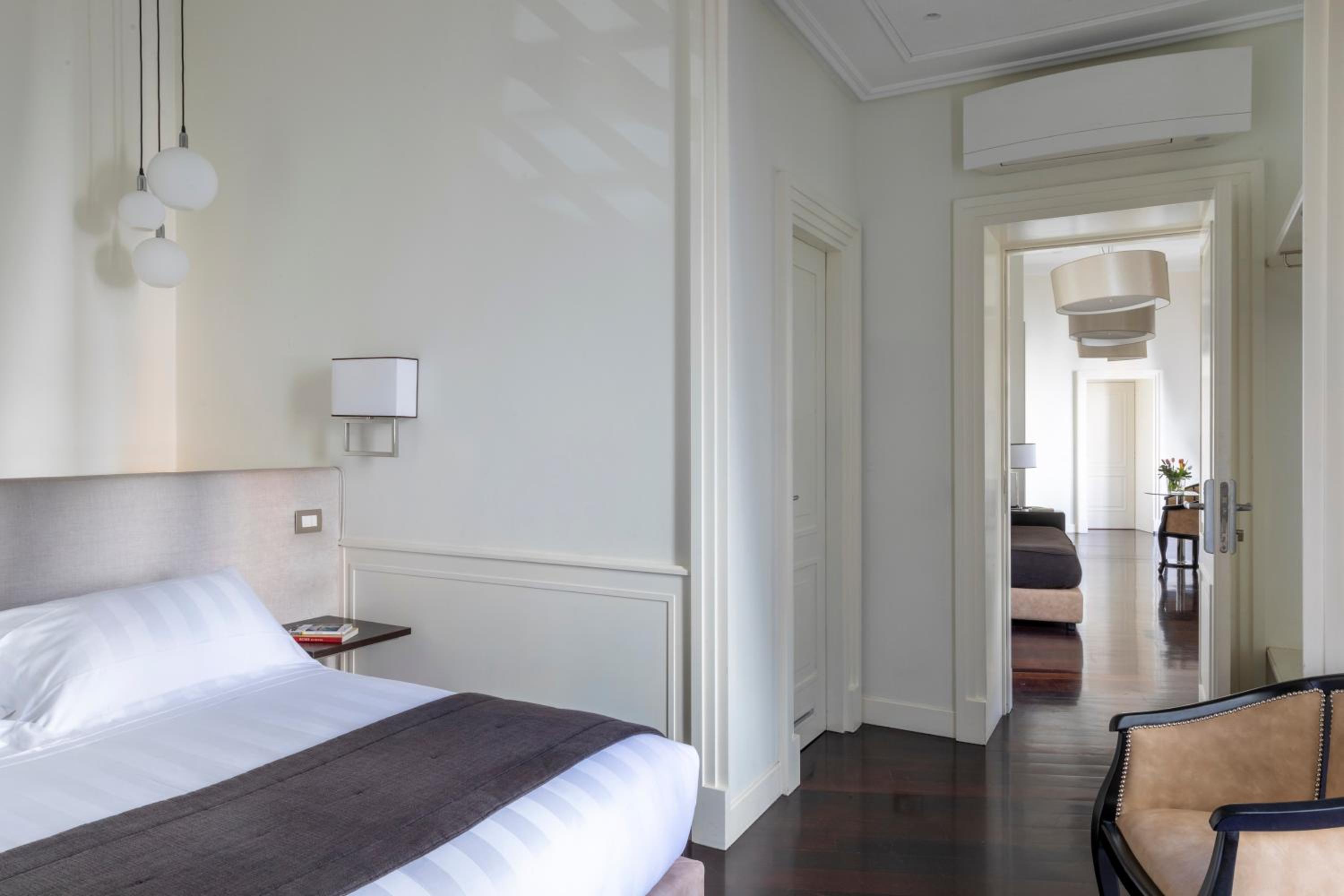 Junior Suite with Balcony - Annex thumbnail 5