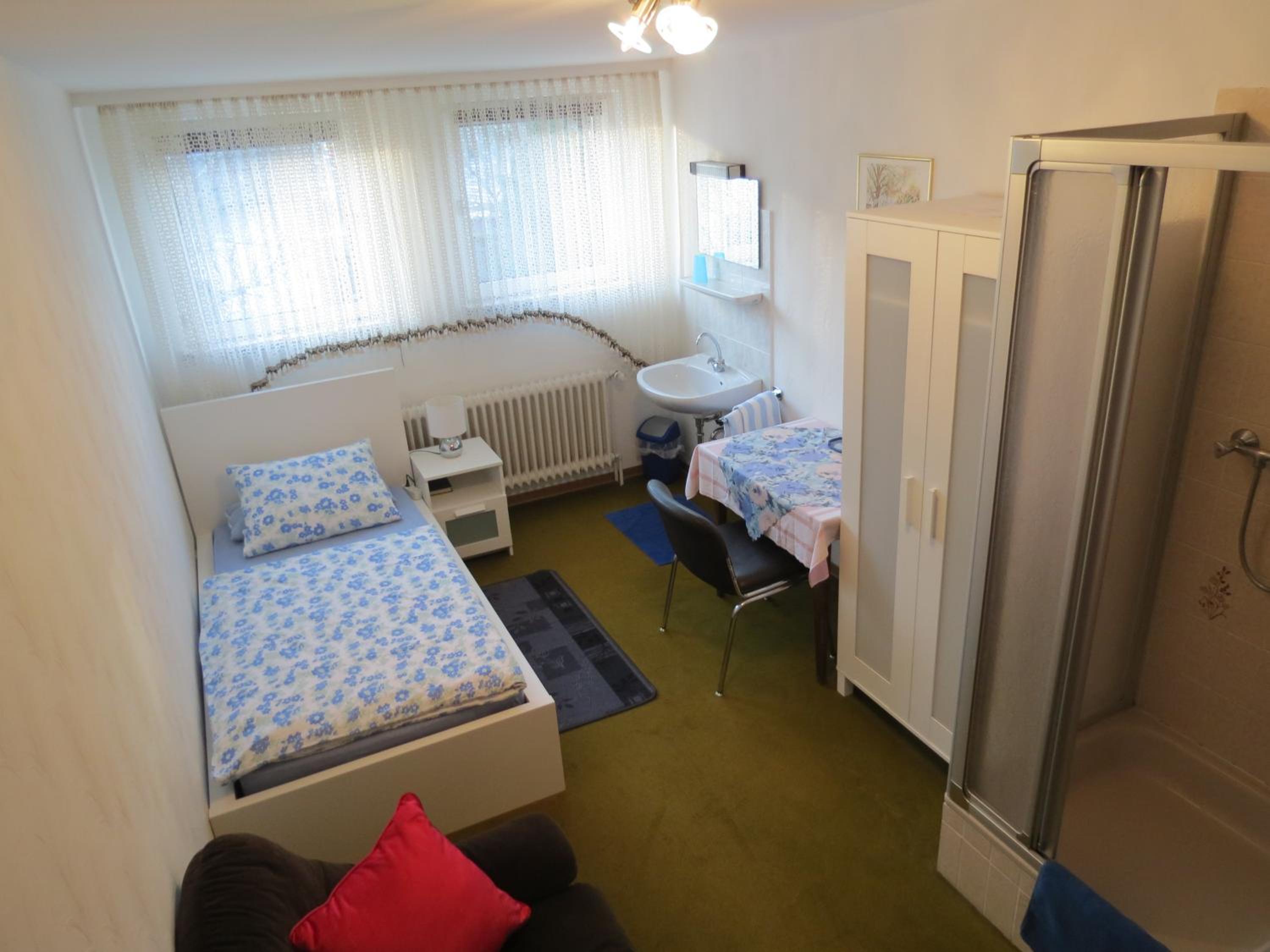 Single Room with Shared Bathroom photo 2