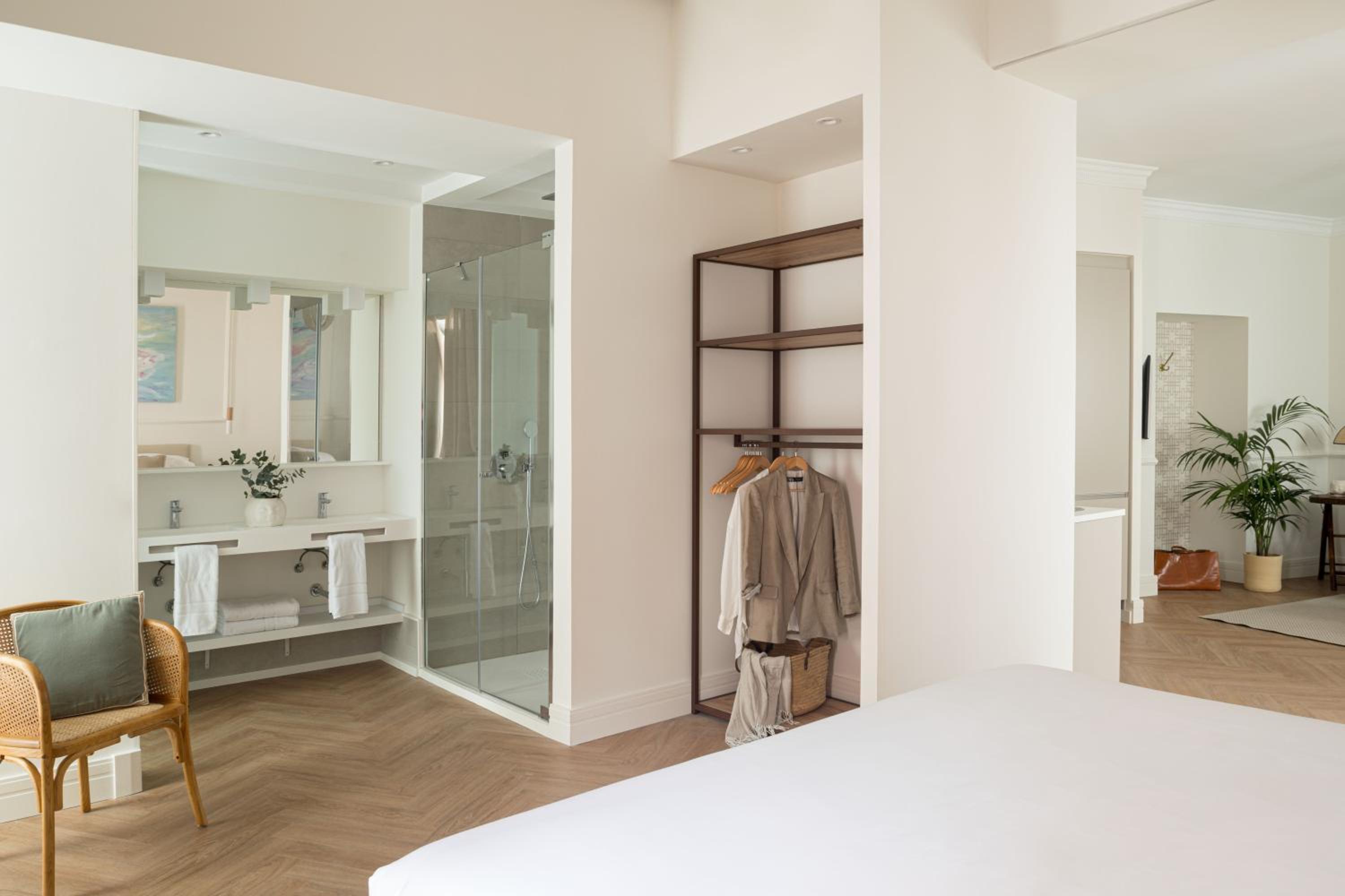 Premium Suite - Photo 9