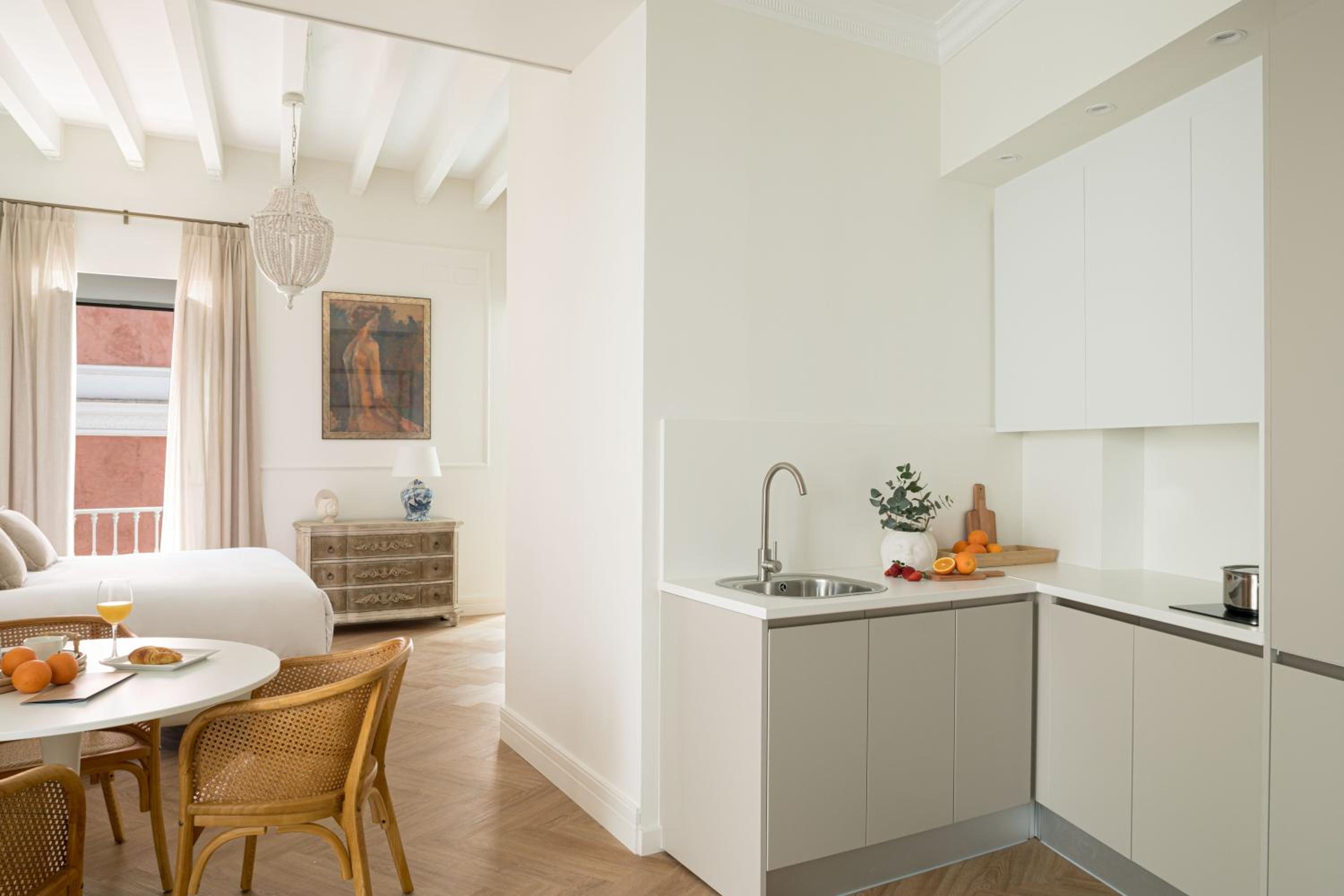 Premium Suite - Photo 2