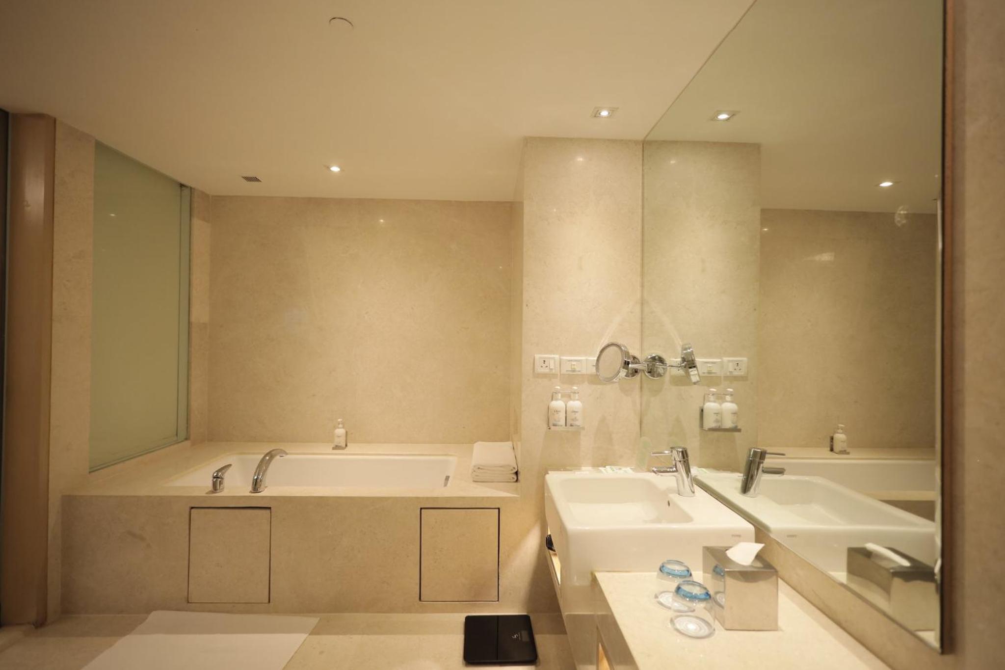Standard King Room - Photo 3