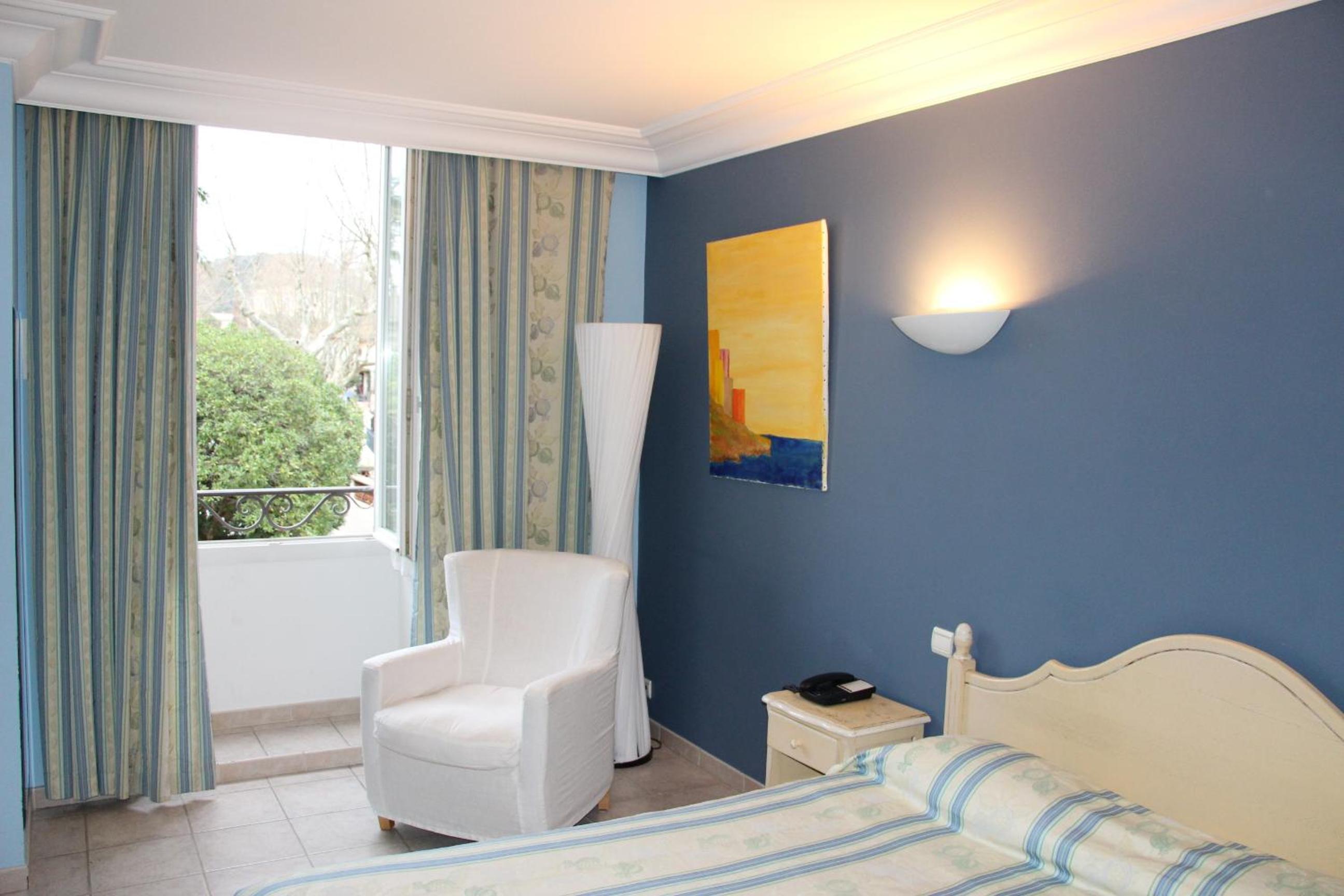 Deluxe Double Room with Bath photo 3