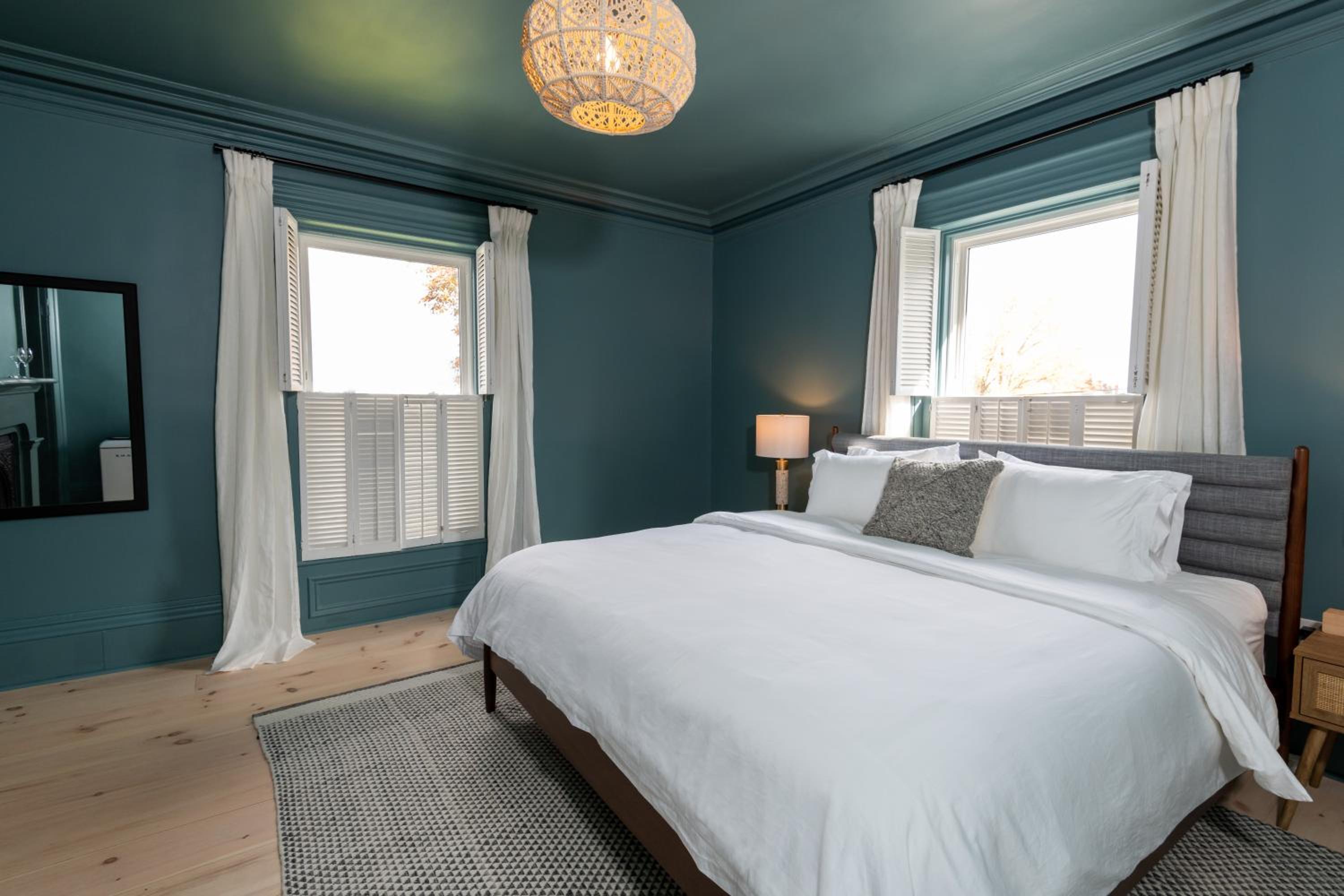 Deluxe King Room photo 1