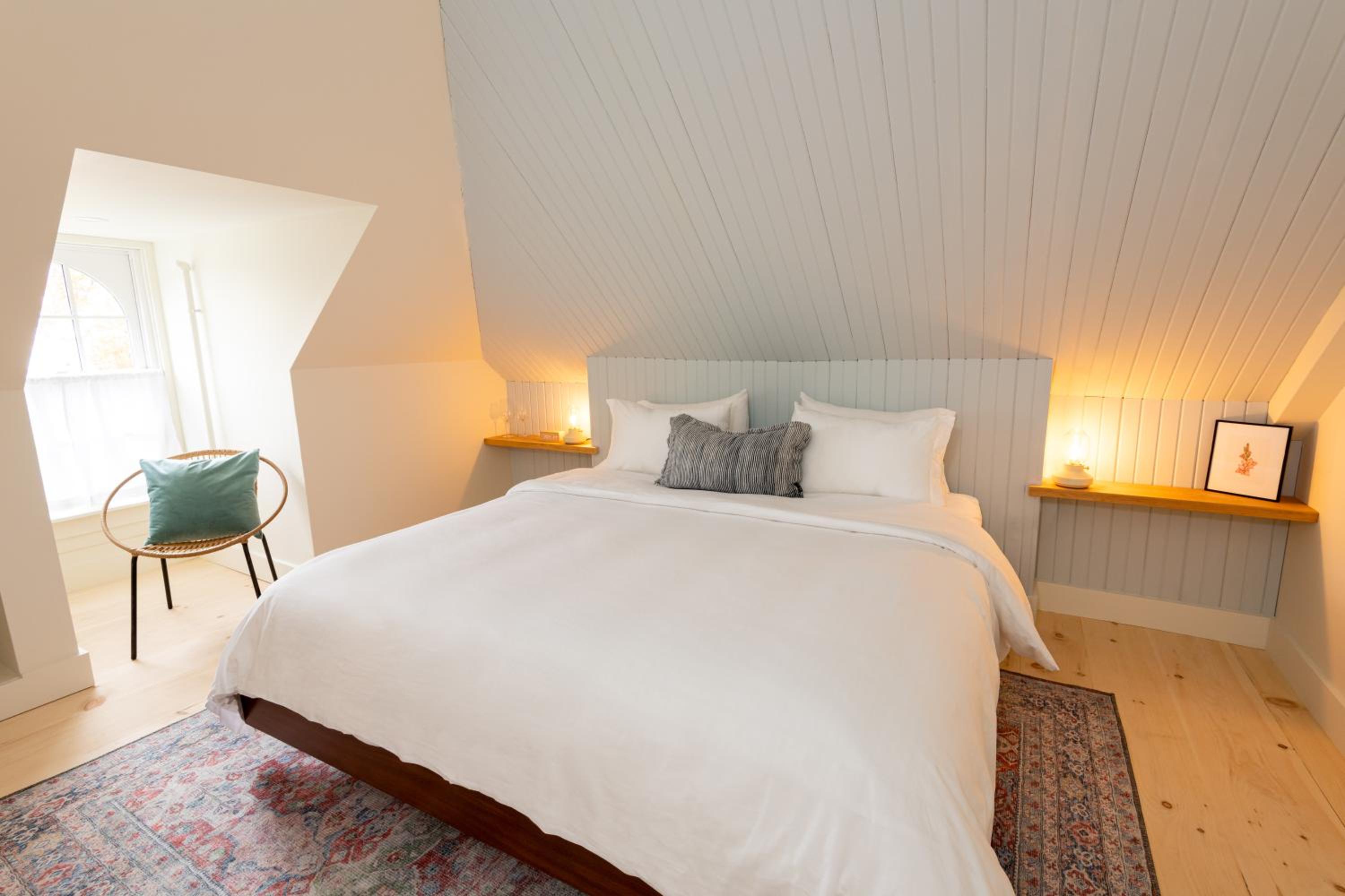 Deluxe King Room photo 1