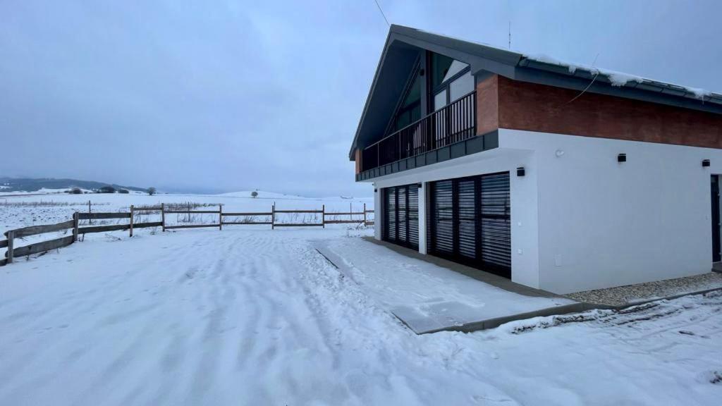 Three-Bedroom House photo 2