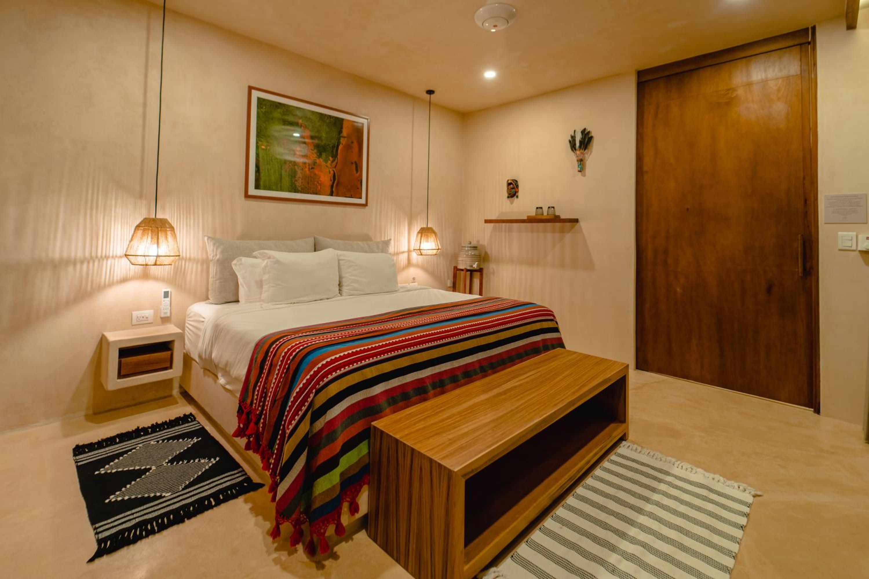 Suite - Photo 9