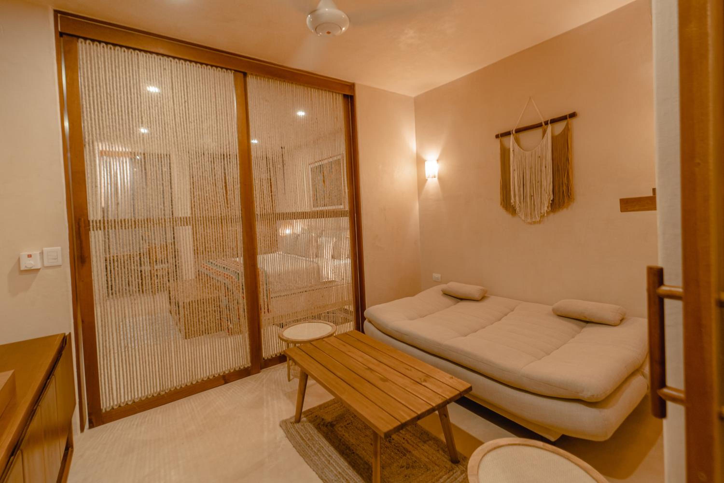 Suite - Photo 7