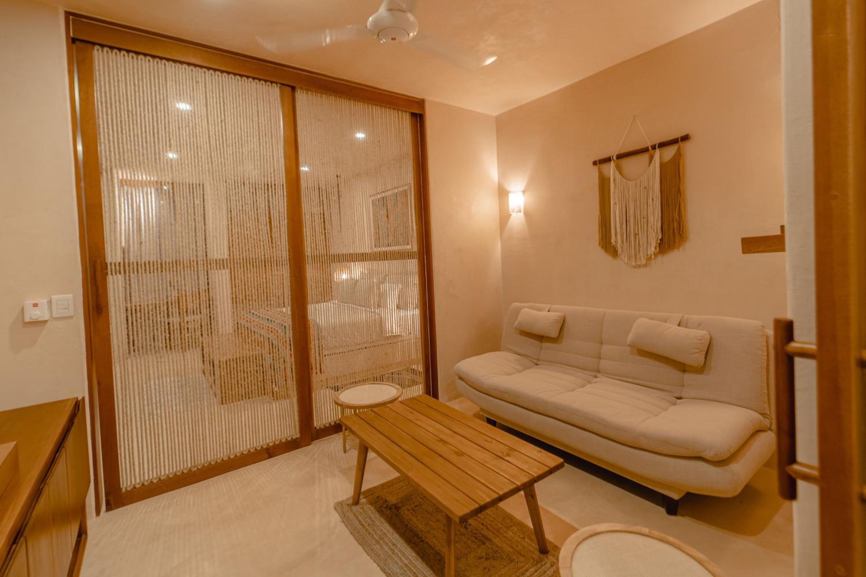 Suite - Photo 6