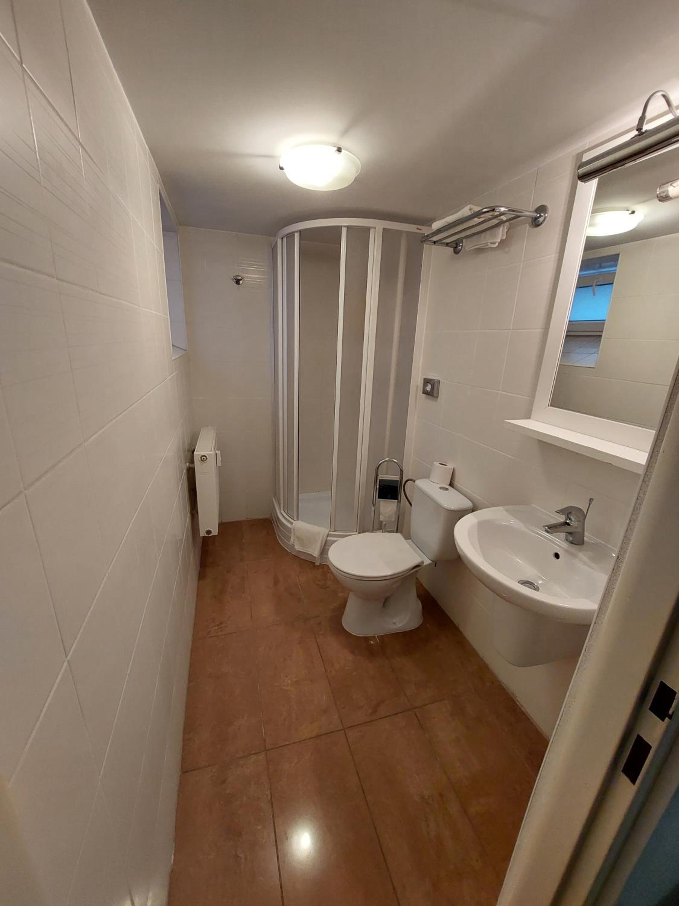 Standard Double Room - Basement - Photo 2