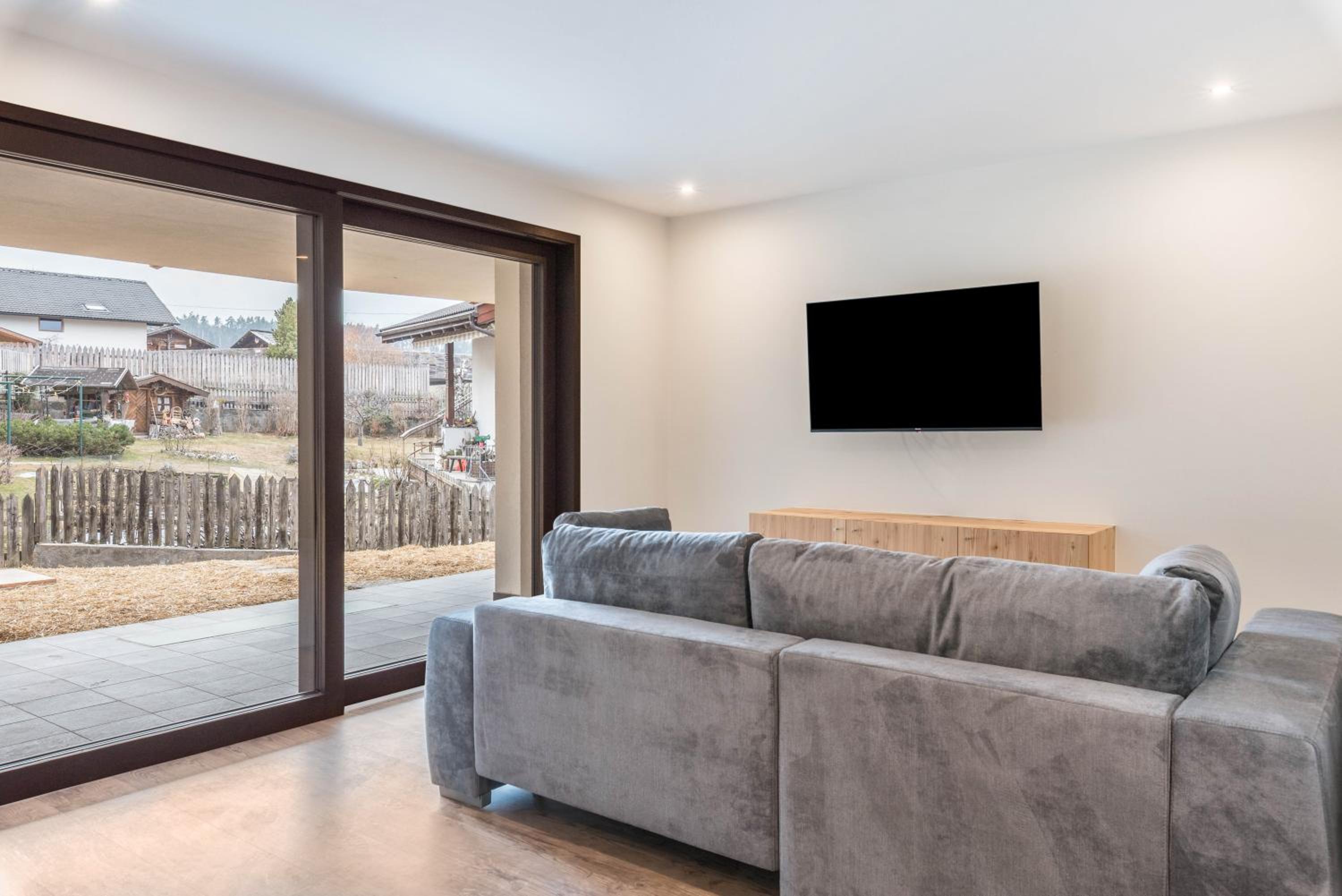 Two-Bedroom Deluxe Apartment with Garden View photo 1