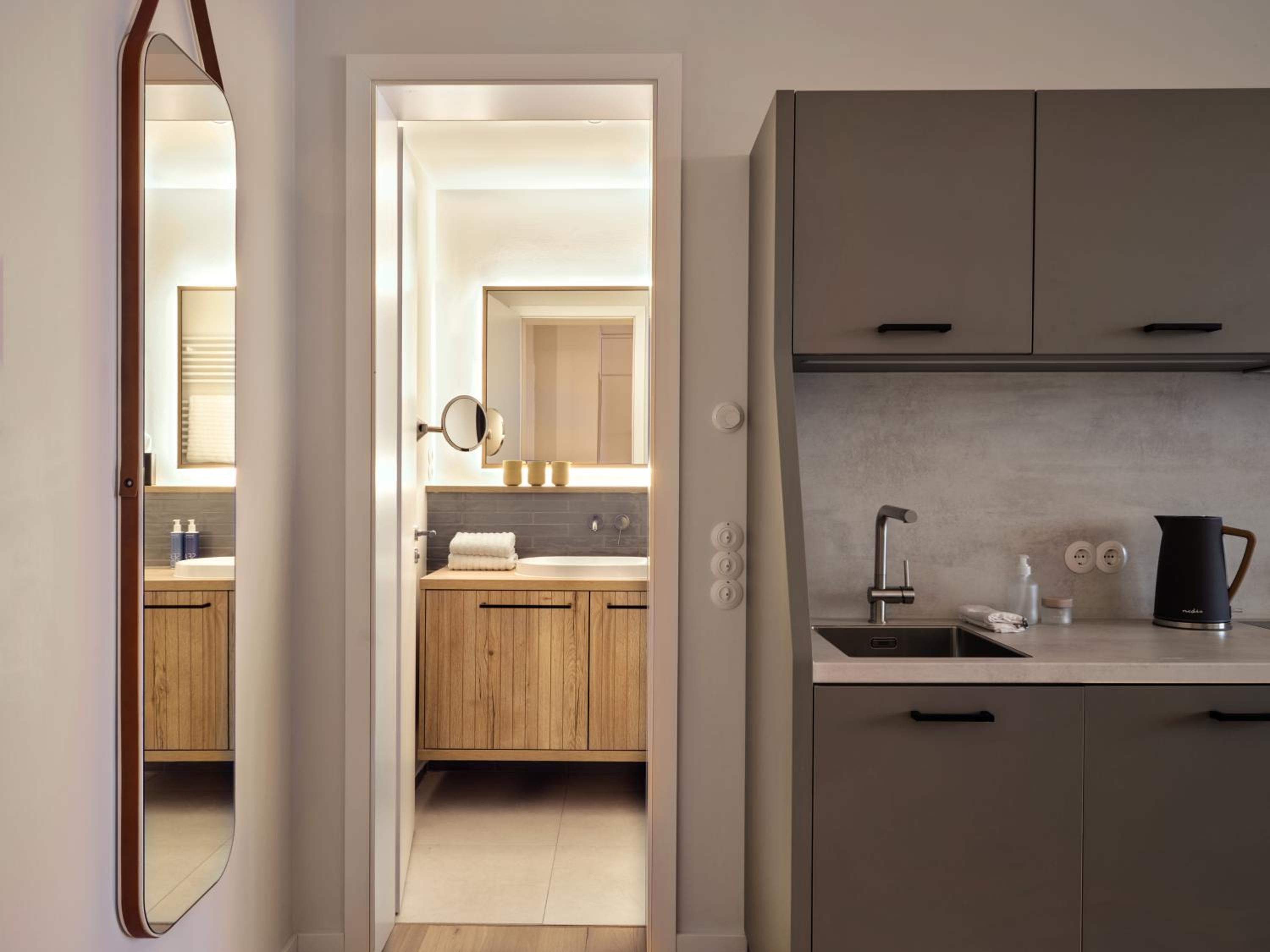 One-Bedroom Apartment with Side Sea View thumbnail 5